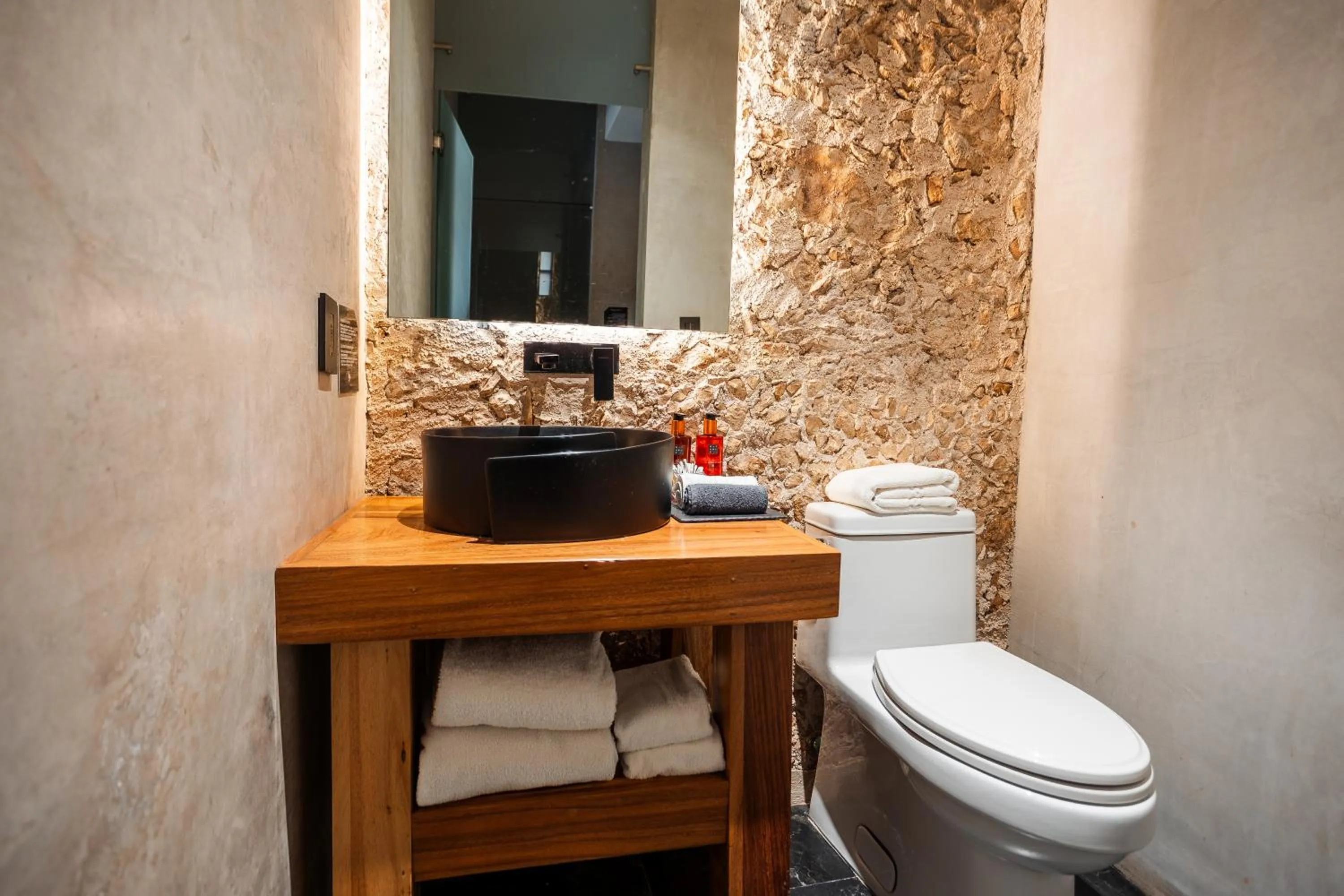 Toilet in Diez Diez Collection