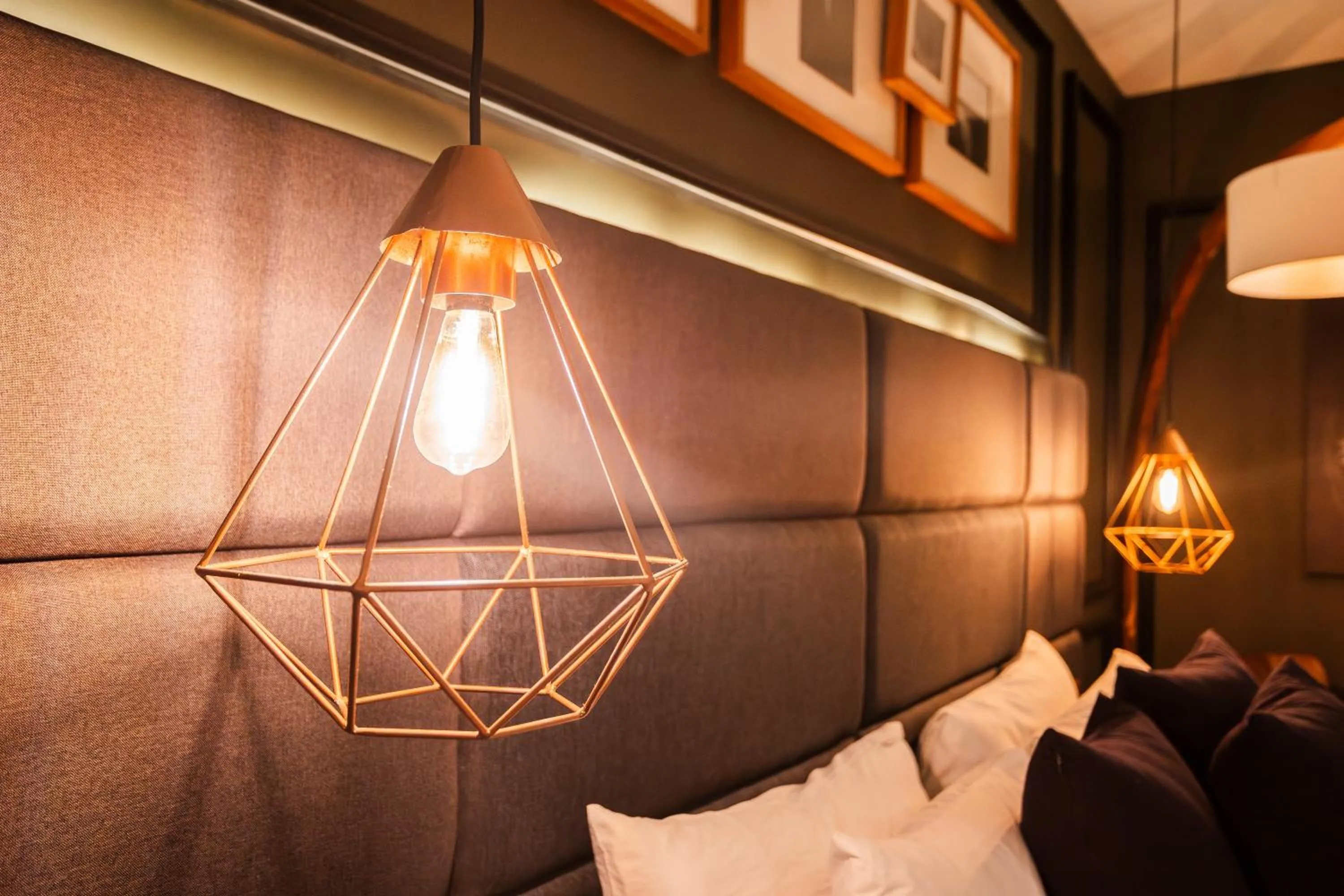 Decorative detail, Bed in Diez Diez Collection