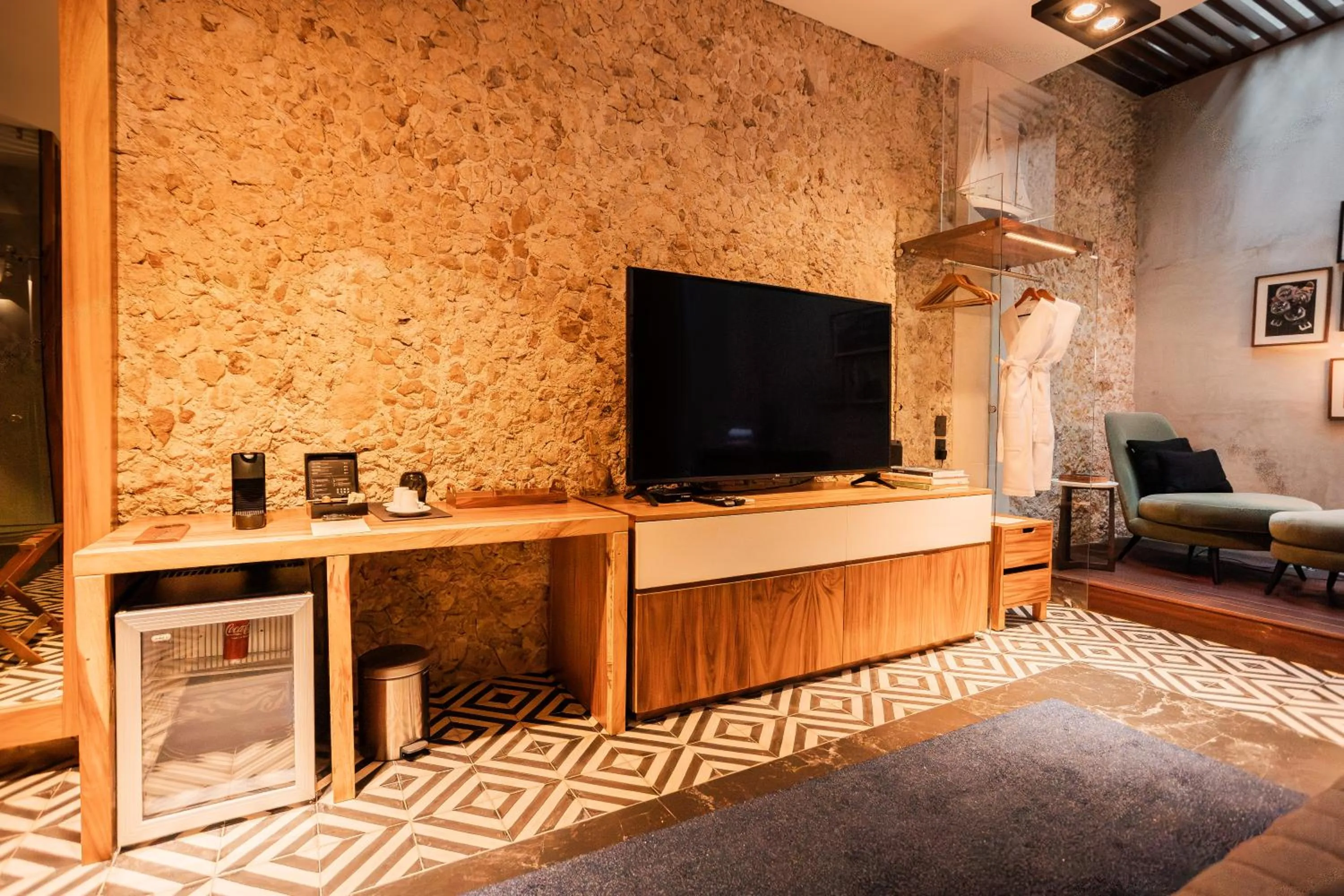 TV and multimedia in Diez Diez Collection