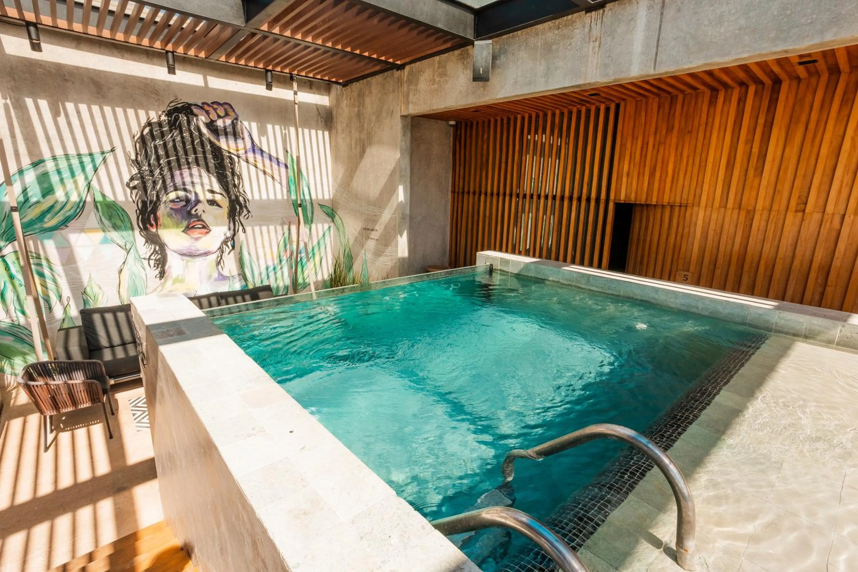 Pool view in Diez Diez Collection