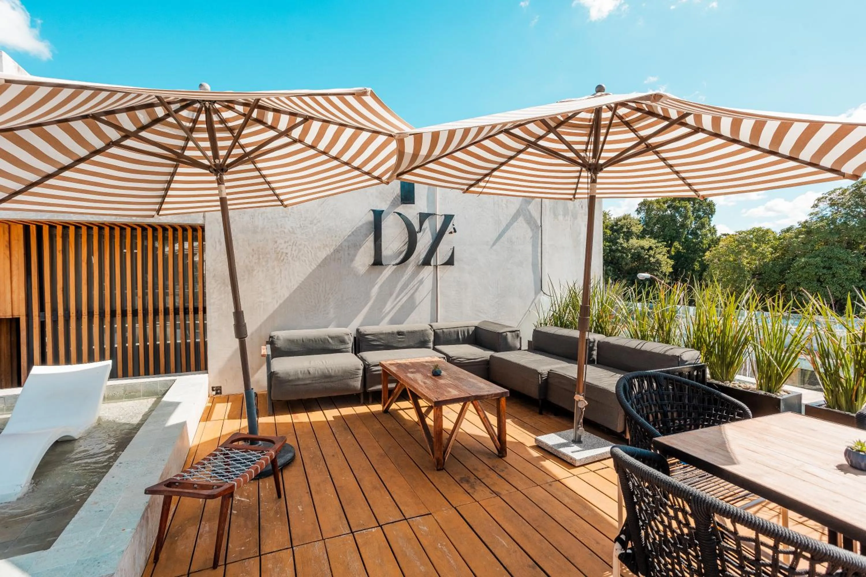 Patio in Diez Diez Collection