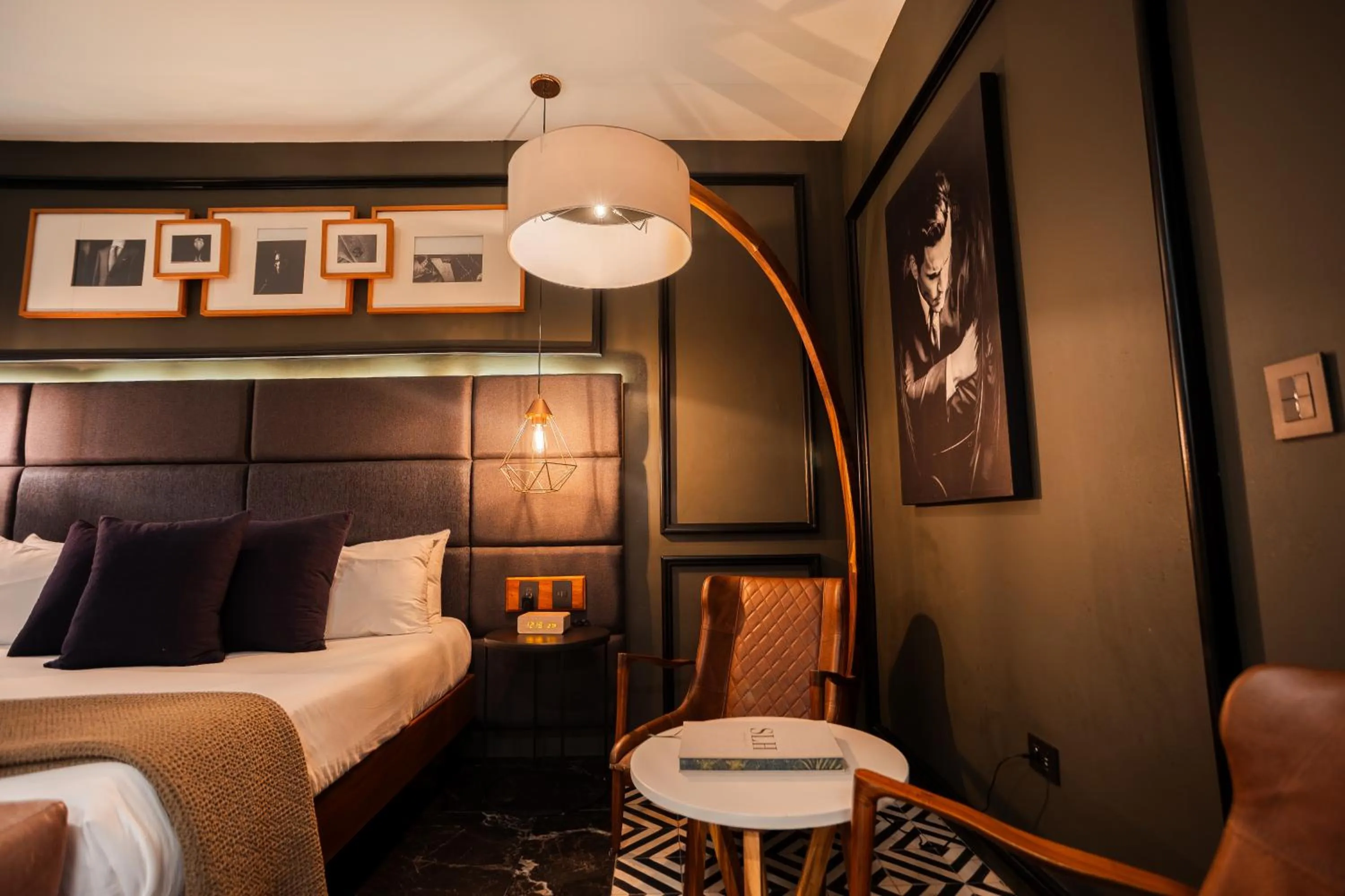 Bed in Diez Diez Collection