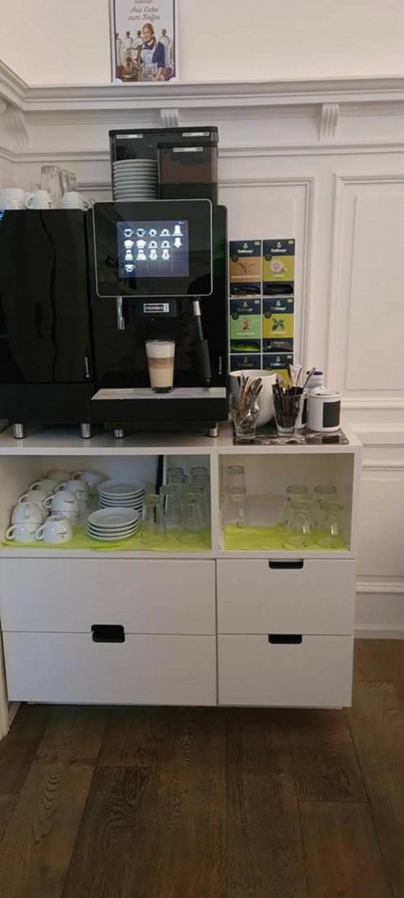 Restaurant/places to eat in Hotel Cristall - Frankfurt City