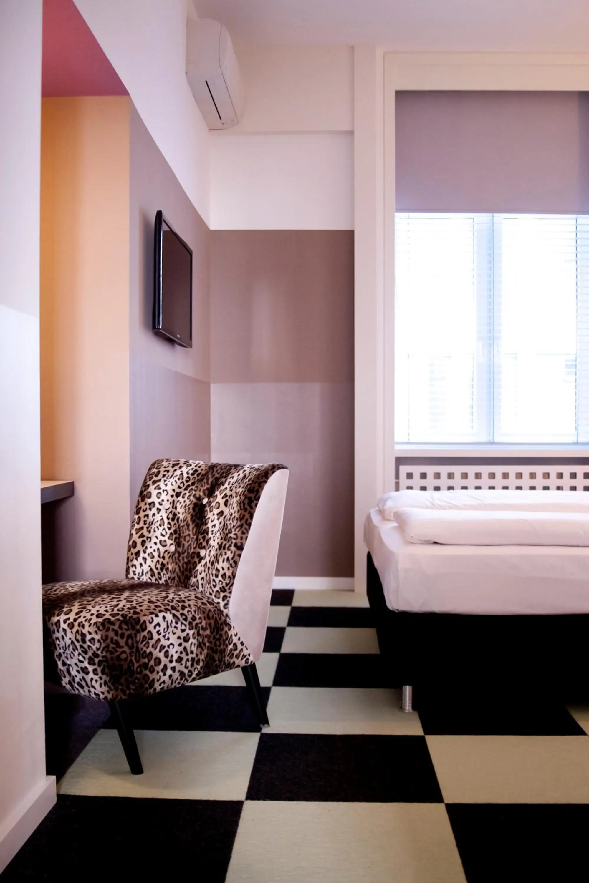 Bed in Hotel Cristall - Frankfurt City