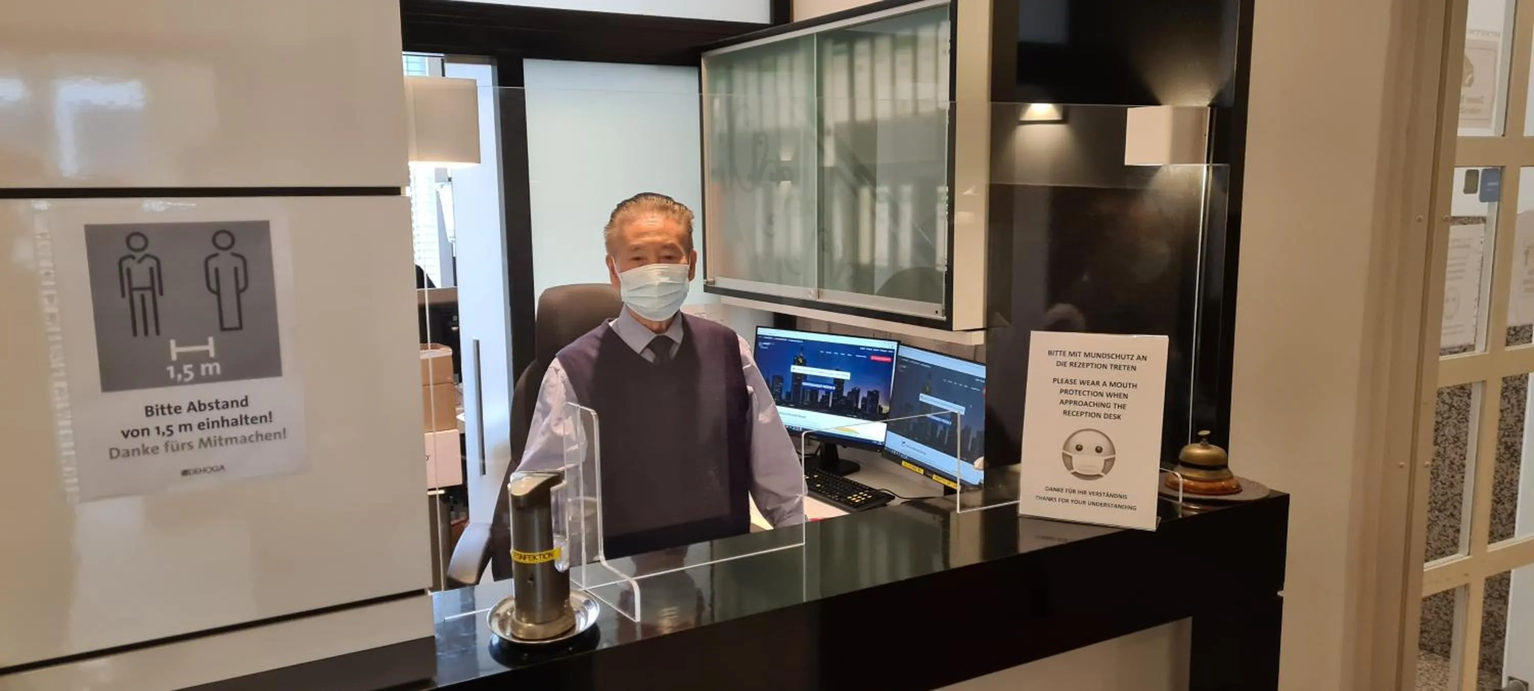 Lobby or reception in Hotel Cristall - Frankfurt City