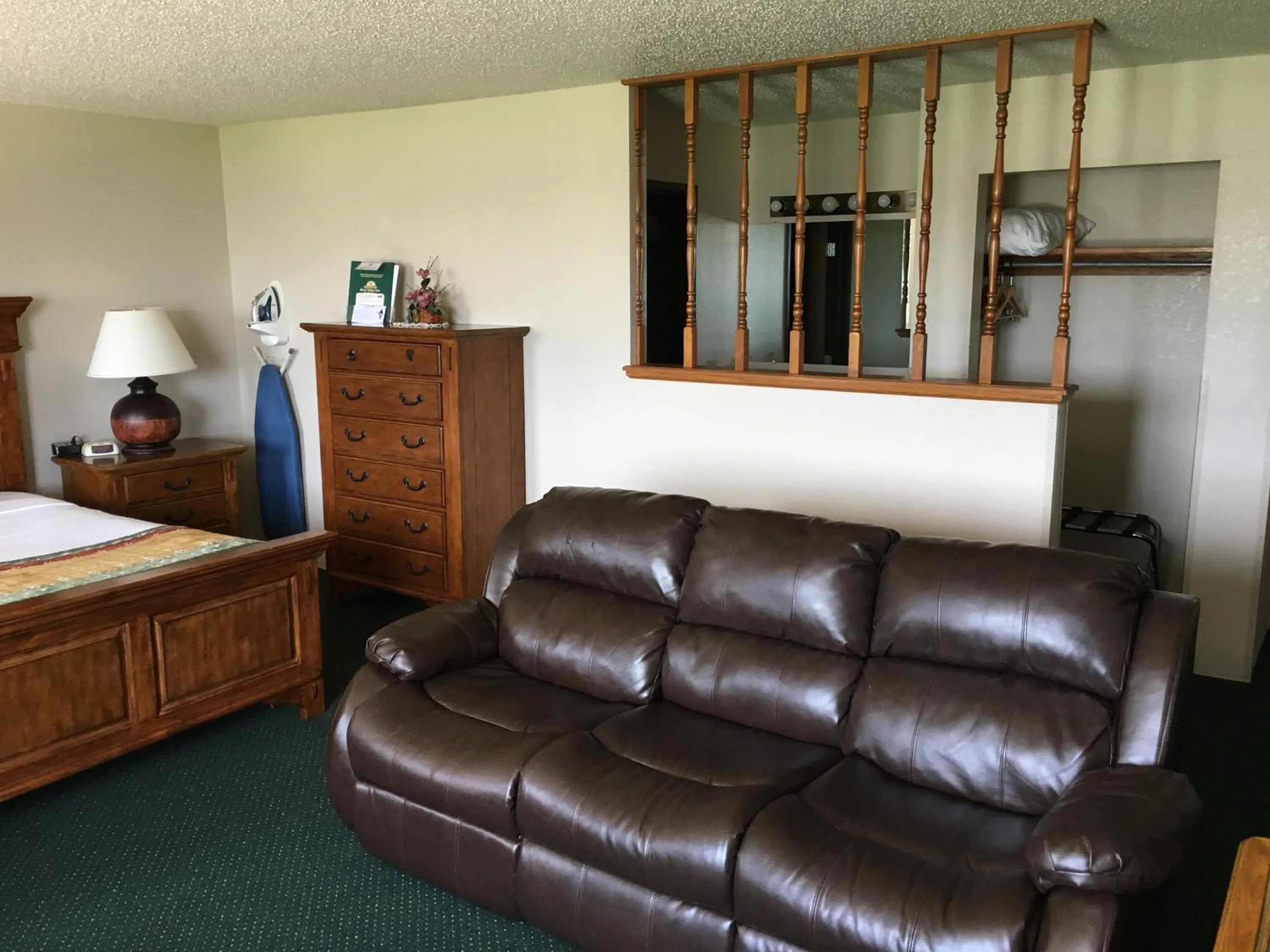 Seating Area in Americas Best Value Inn & Suites Cassville Roaring River