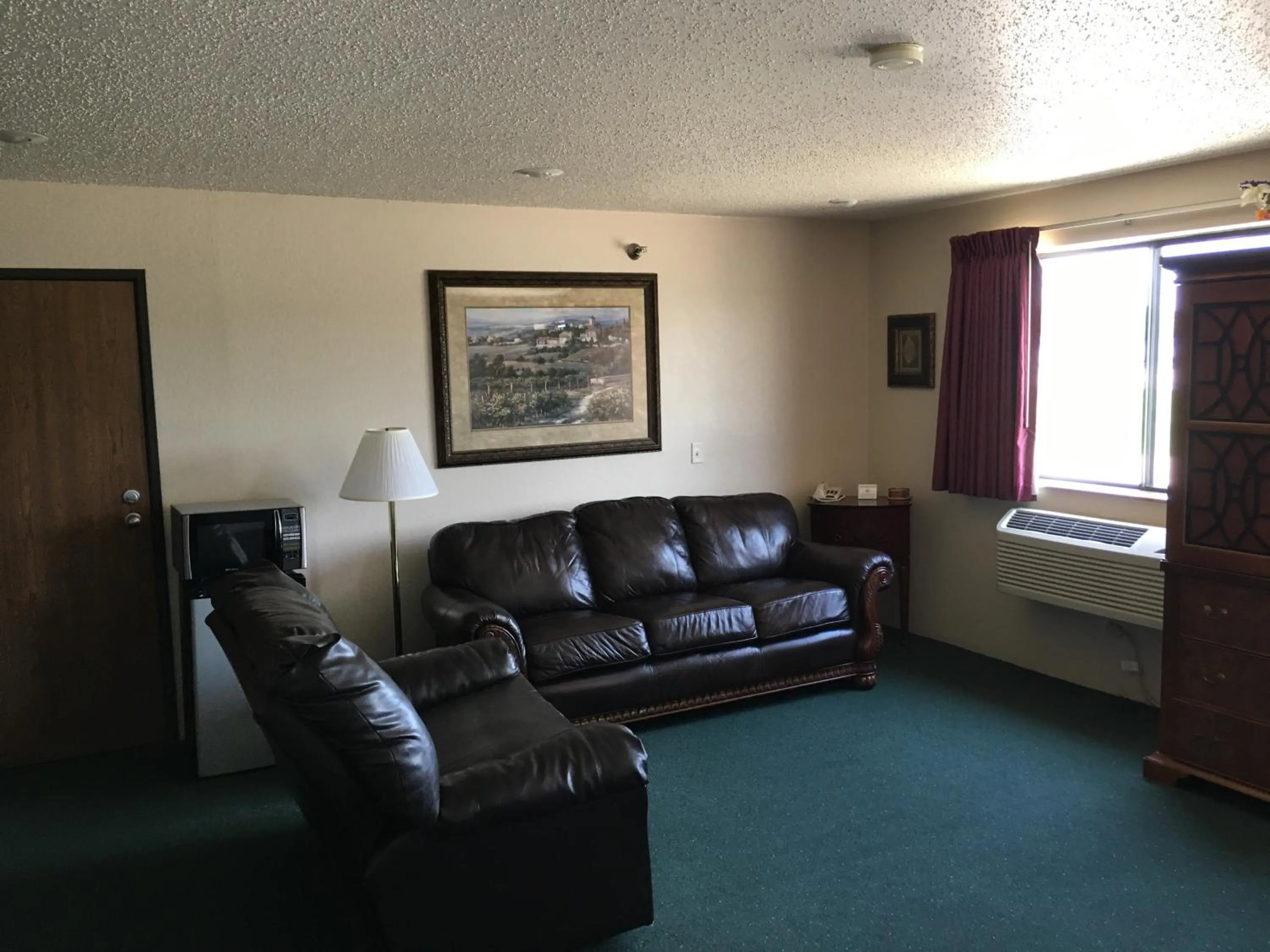 Seating Area in Americas Best Value Inn & Suites Cassville Roaring River