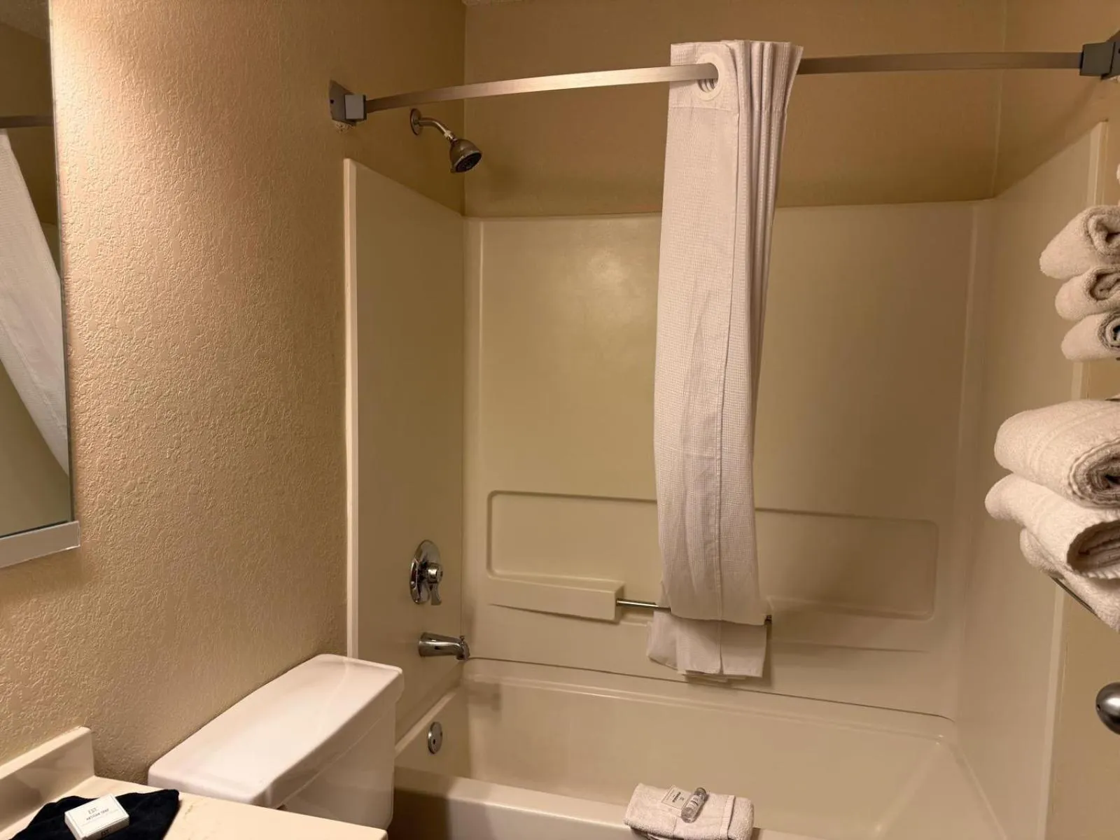 Cassville Four Seasons Inn & Suites