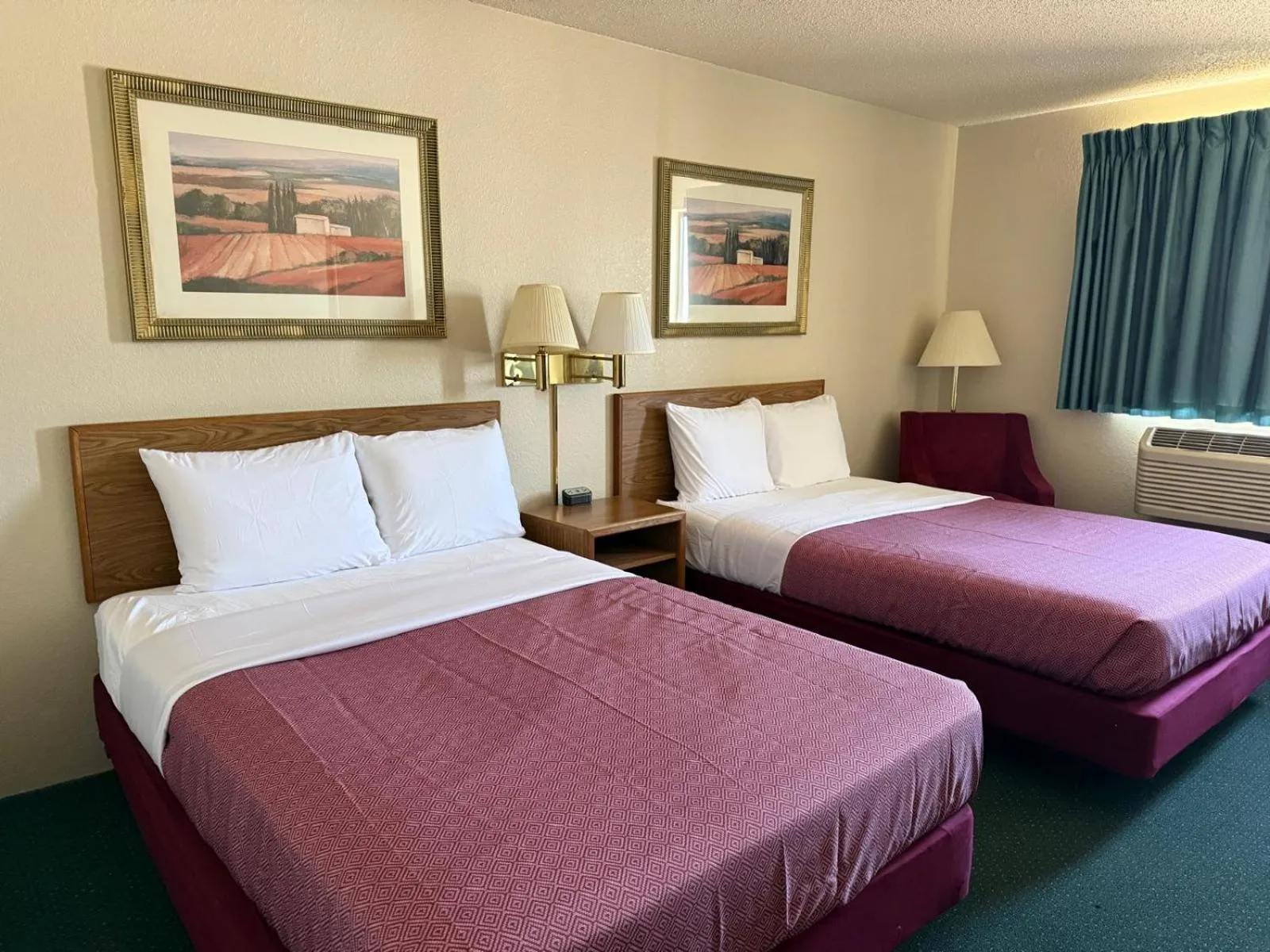 Bed in Cassville Four Seasons Inn & Suites