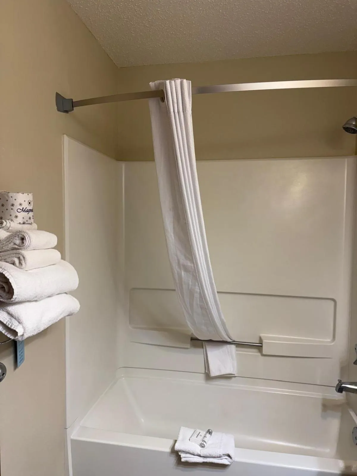 Cassville Four Seasons Inn & Suites