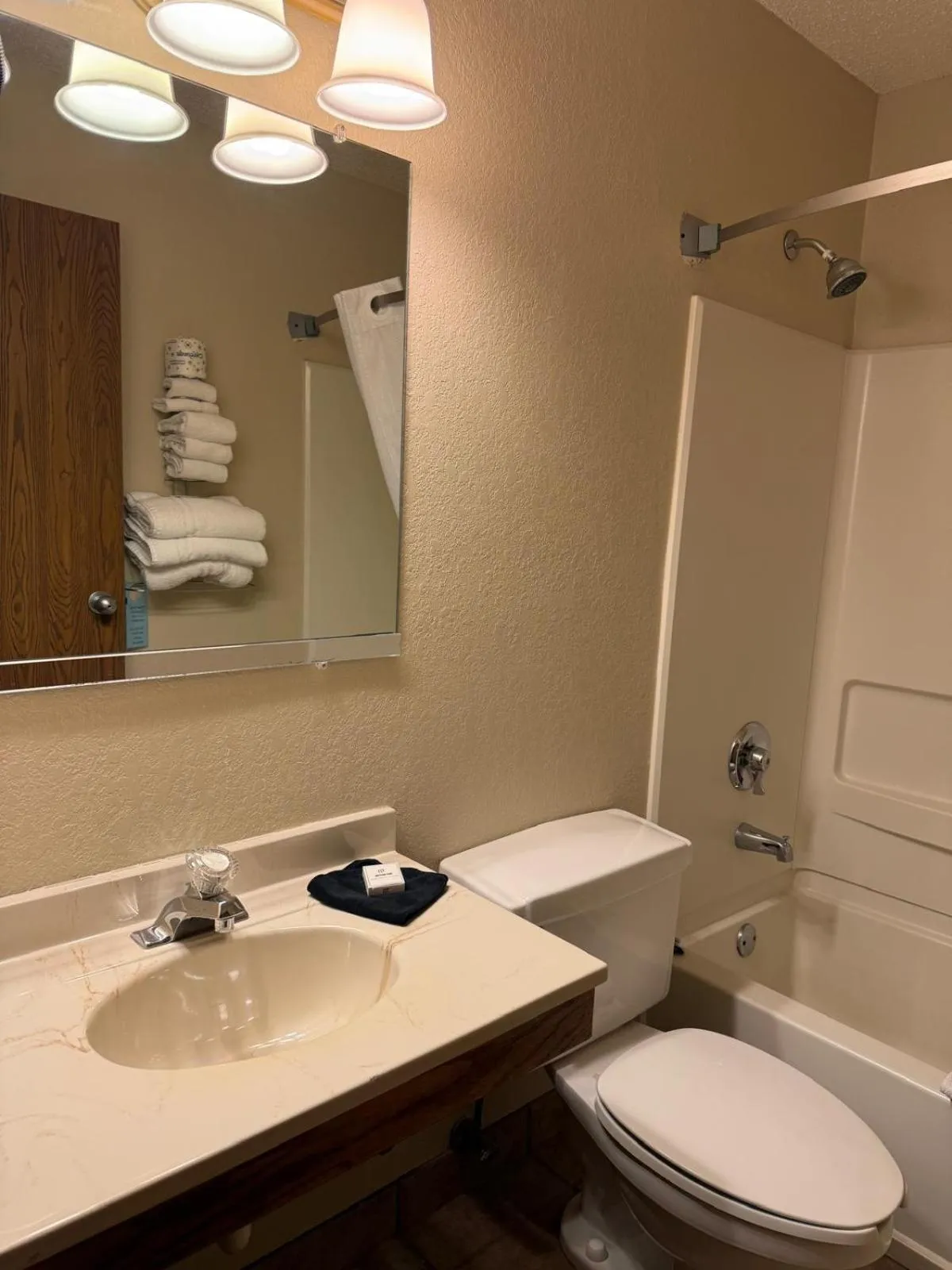 Cassville Four Seasons Inn & Suites
