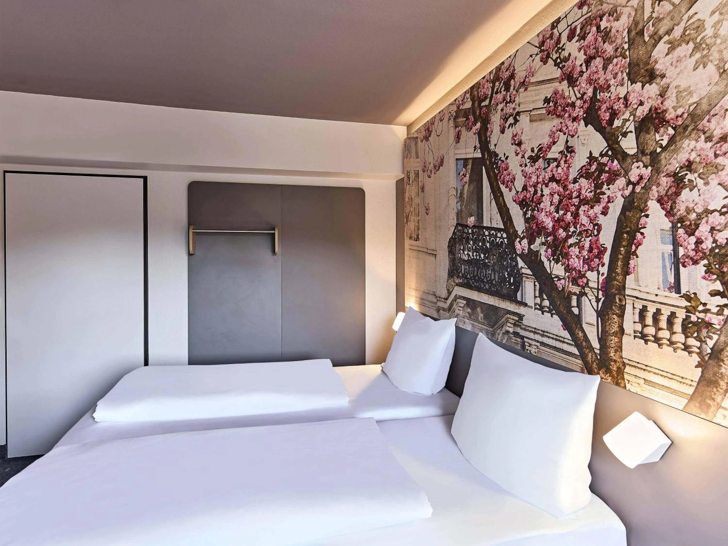 Photo of the whole room, Bed in B&B Hotel Bonn-City