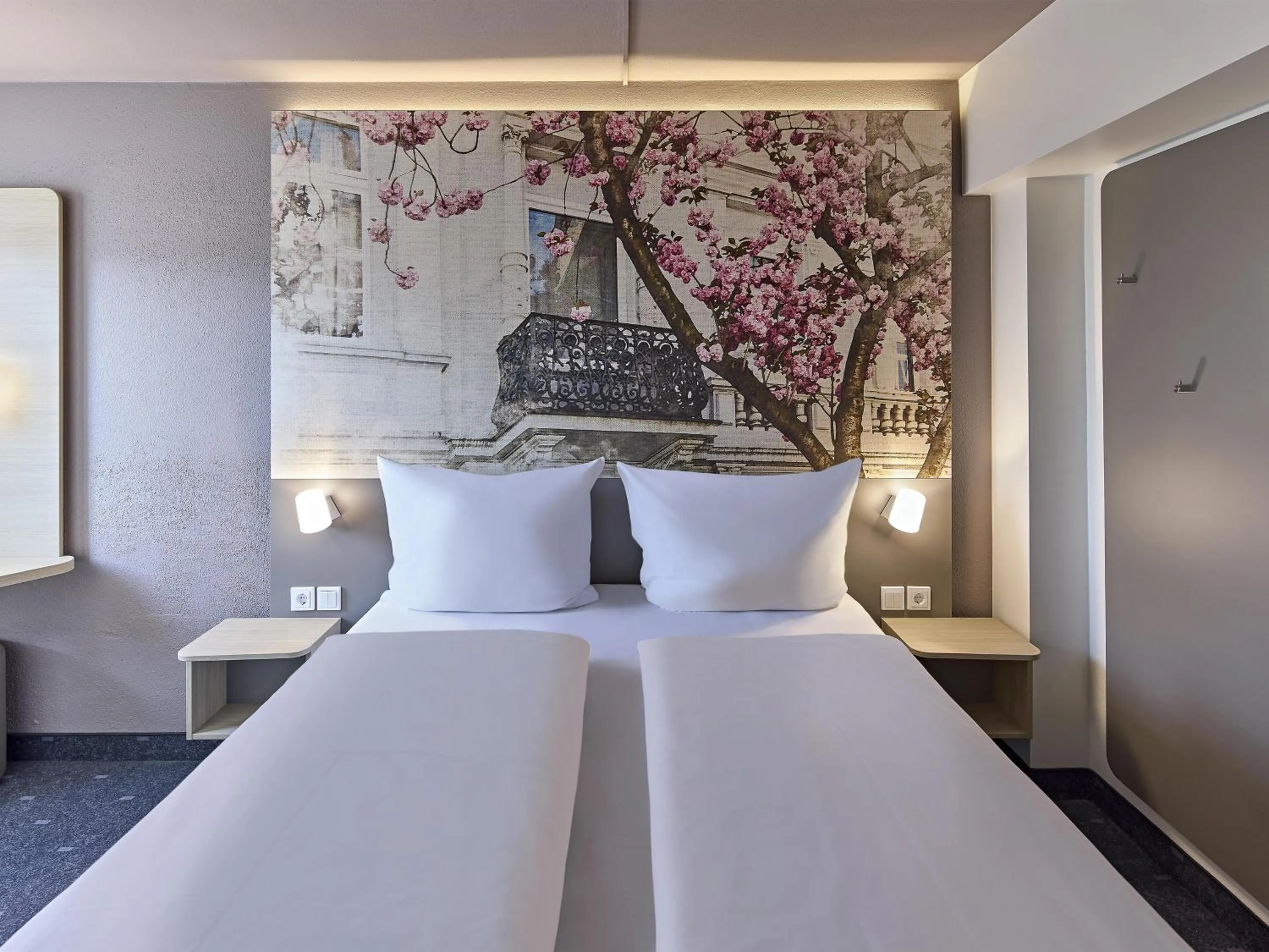 Photo of the whole room, Bed in ibis Bonn