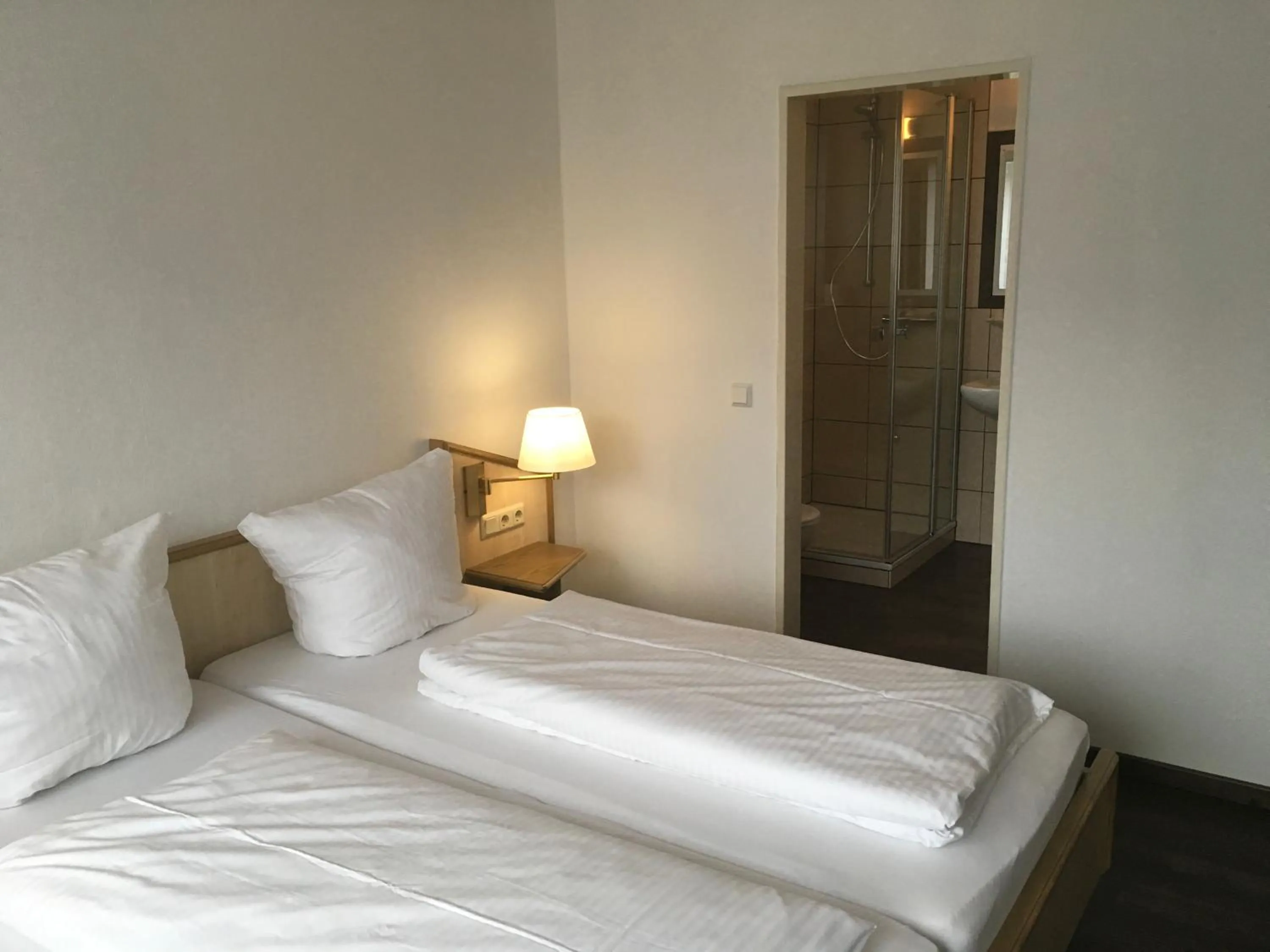 Bedroom, Bed in Hotel-Pension zum Paradies