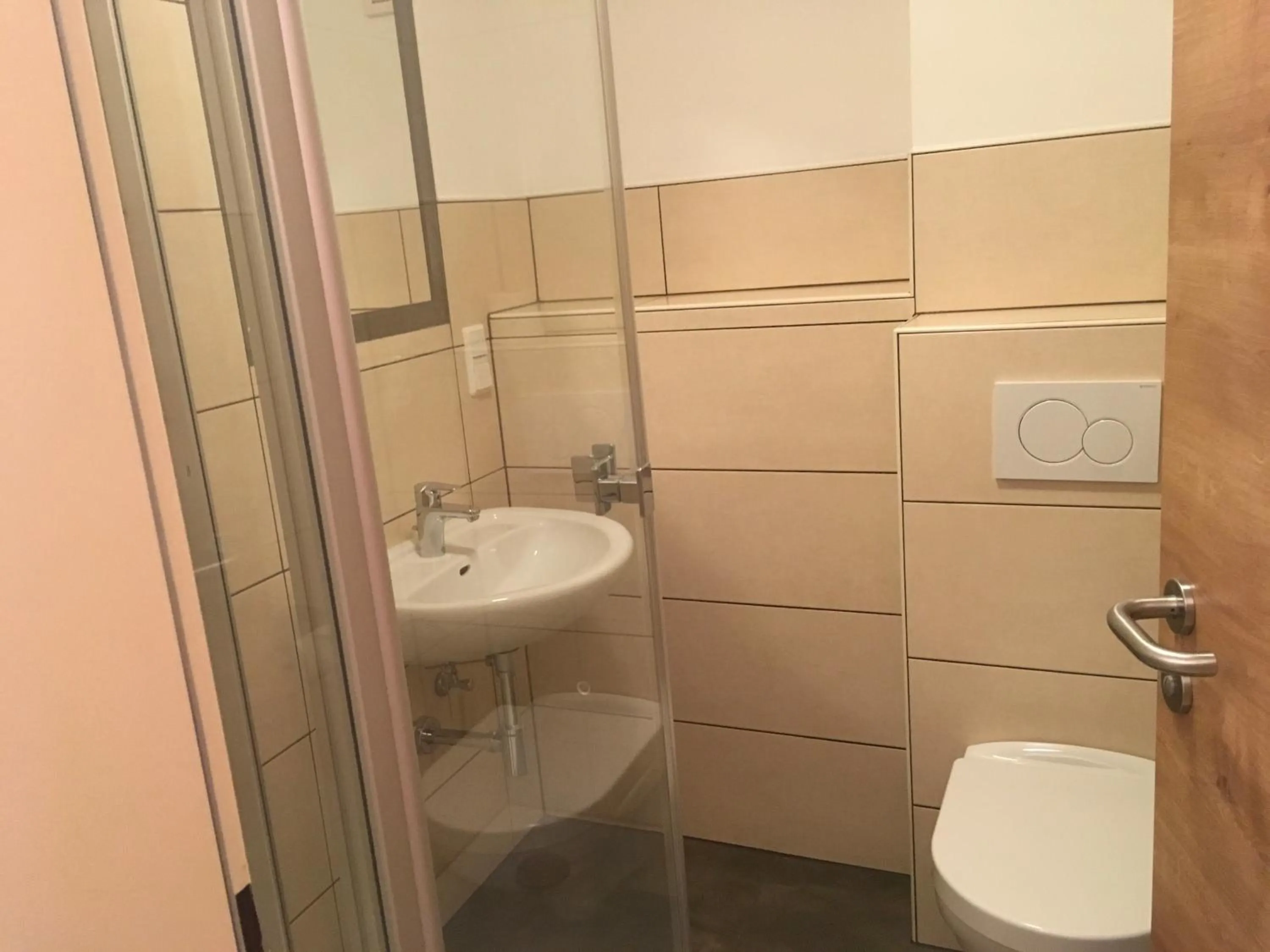 Toilet in Hotel-Pension zum Paradies
