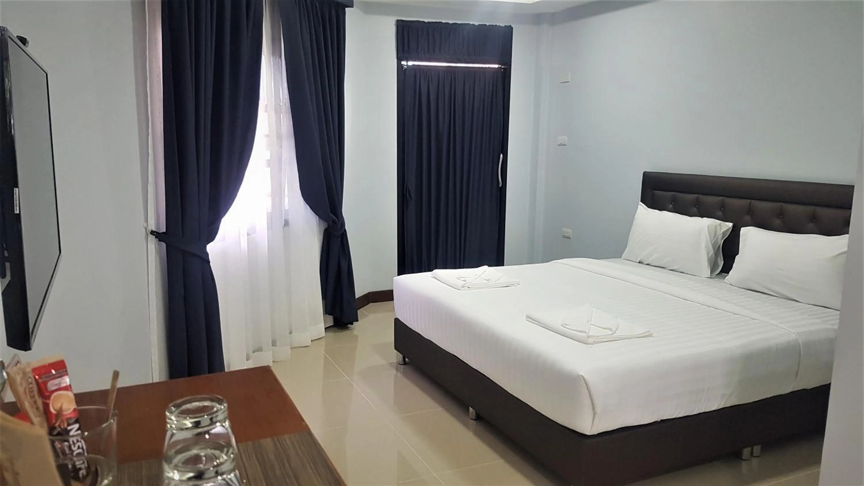 Photo of the whole room, Bed in La Capannina Hotel Patong