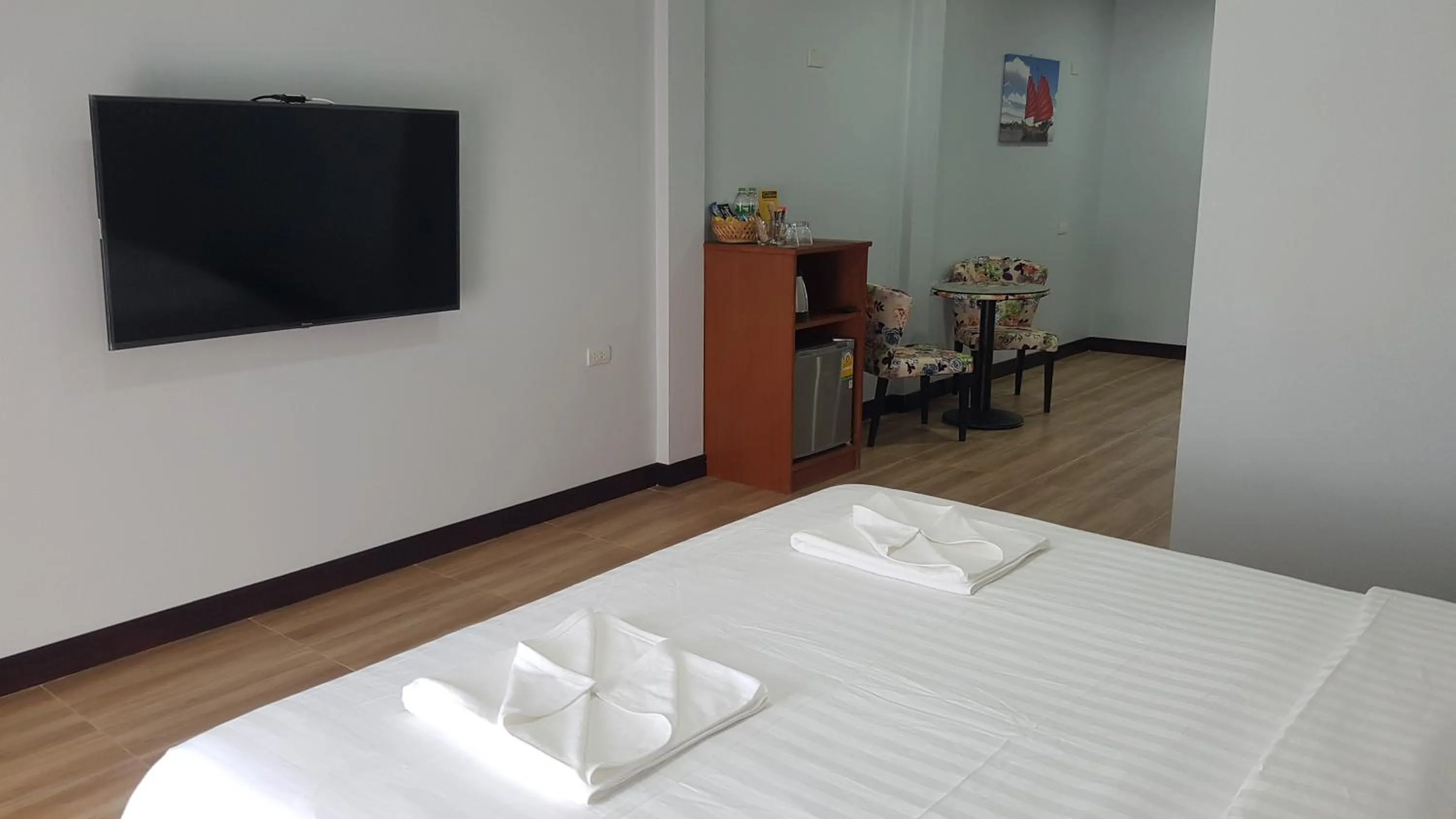 Photo of the whole room, Bed in La Capannina Hotel Patong