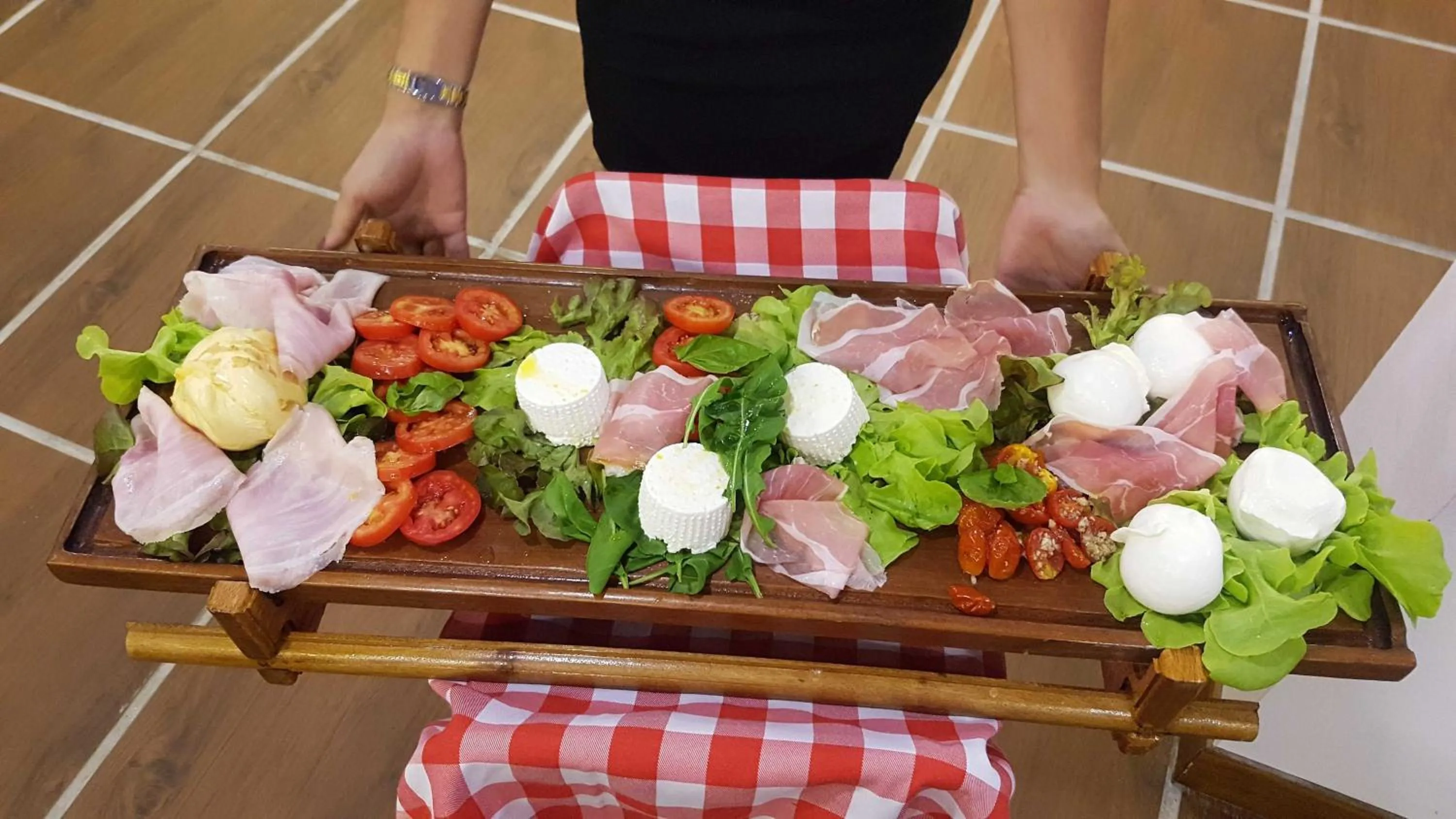 Food and drinks in La Capannina Hotel Patong