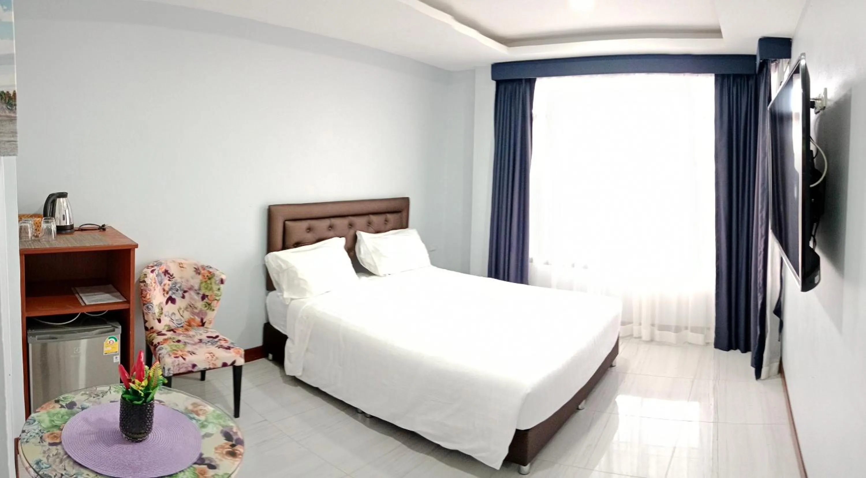 Photo of the whole room, Bed in La Capannina Hotel Patong