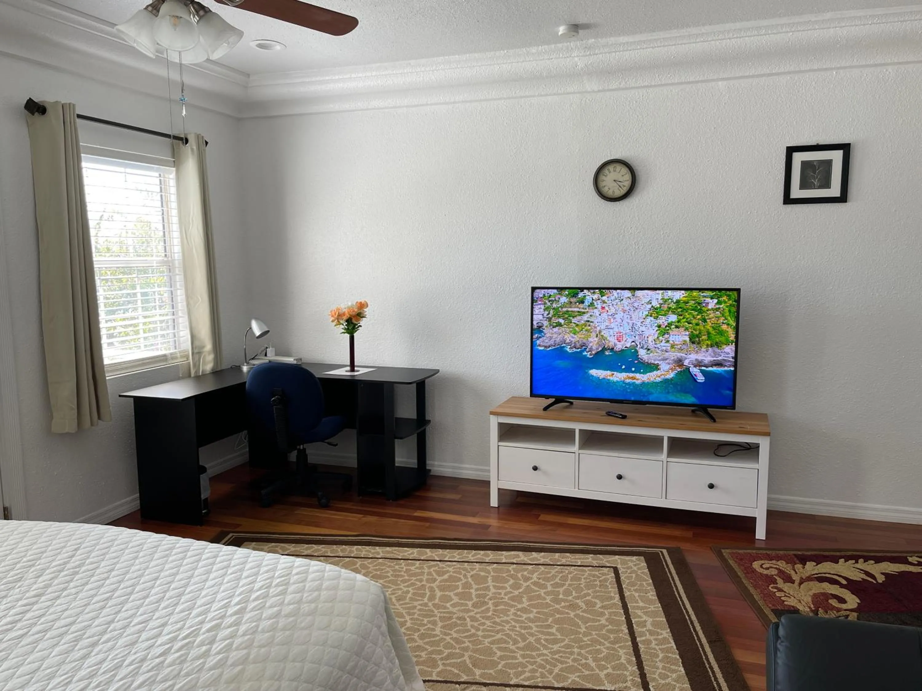 TV and multimedia, Bed in 2 Bedroom Apartment