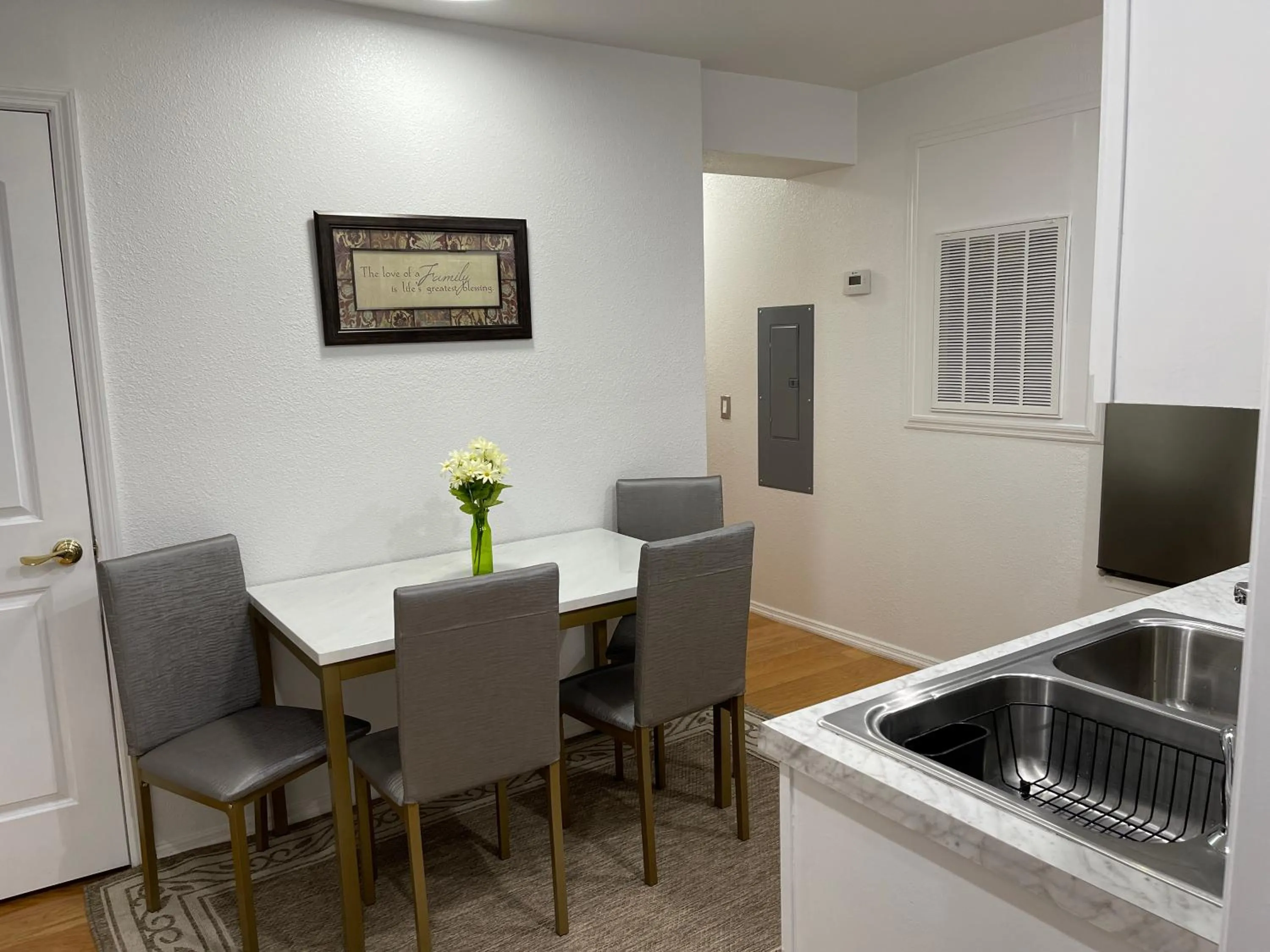 Dining area in 2 Bedroom Apartment