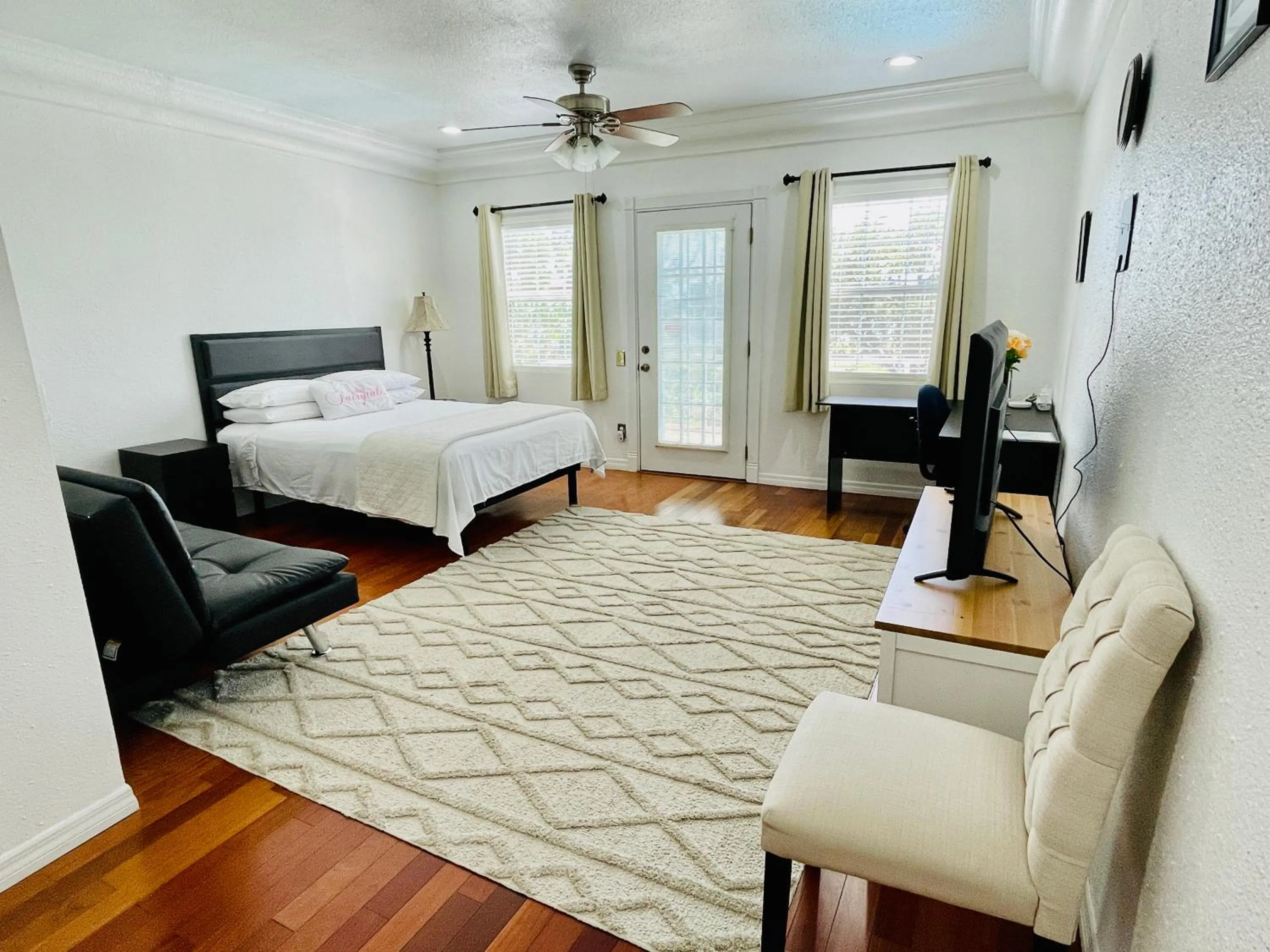 Bedroom, Bed in 2 Bedroom Apartment