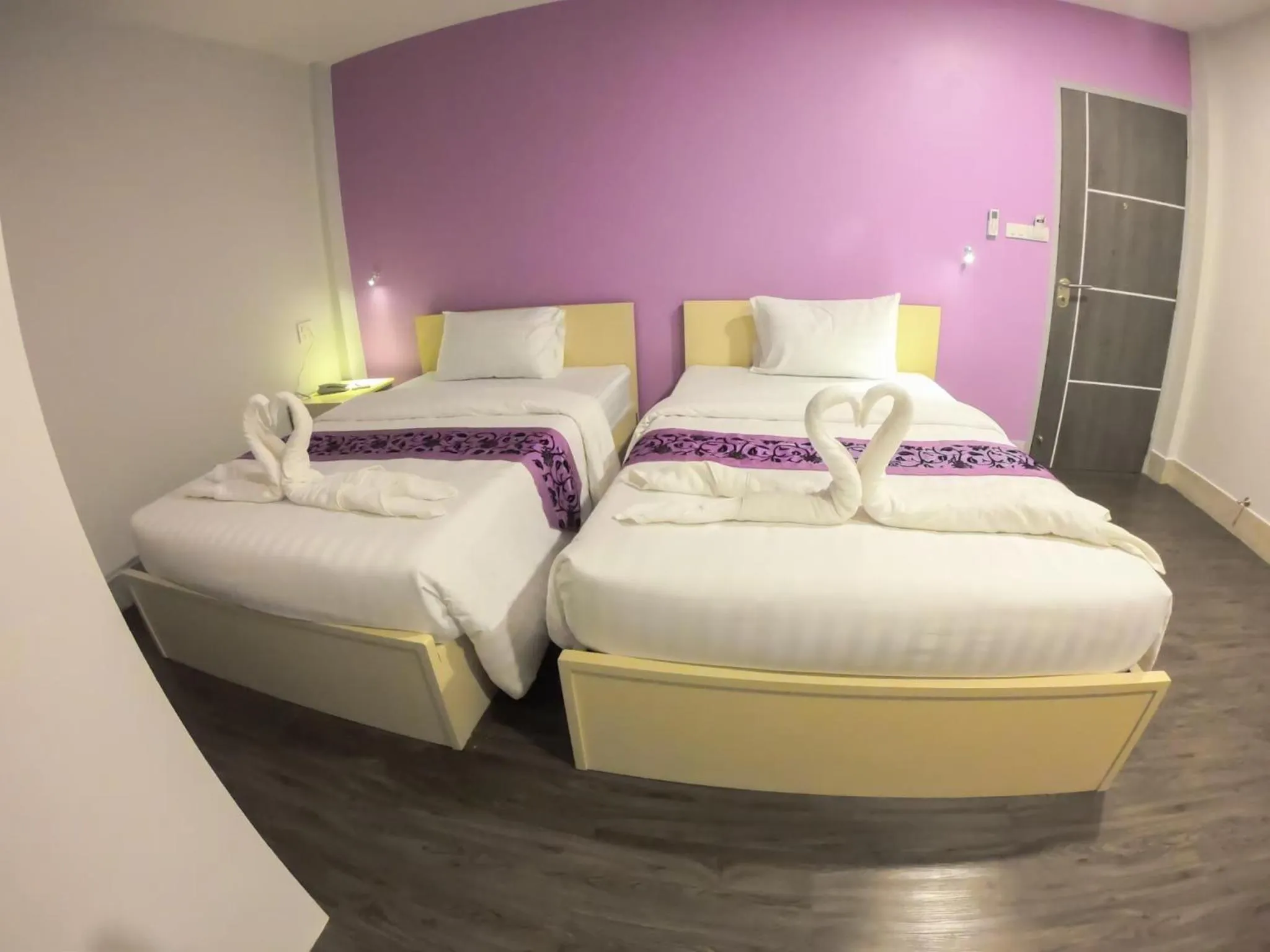 Bed in Thap Sakae Hotel