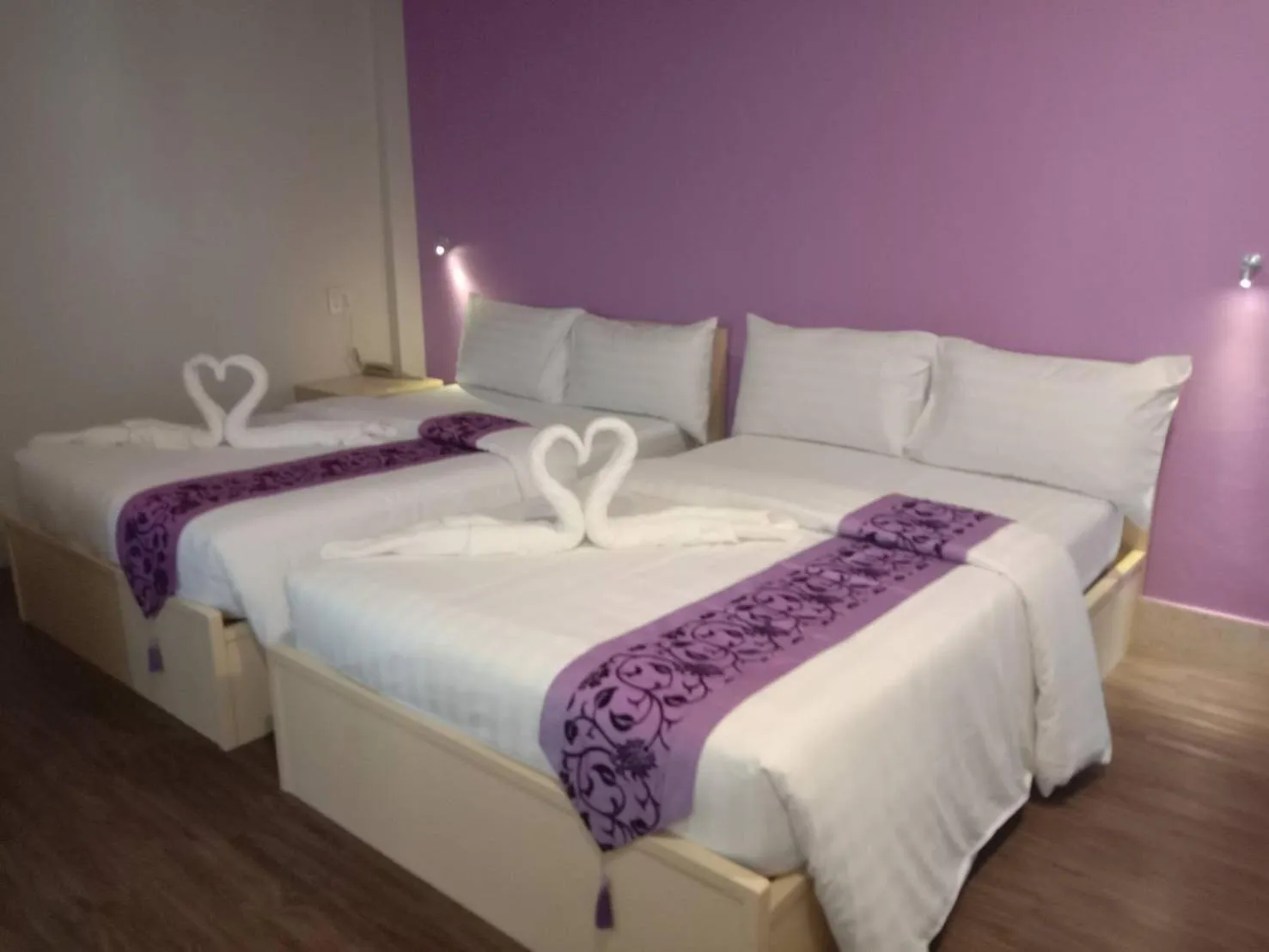 Bed in Thap Sakae Hotel