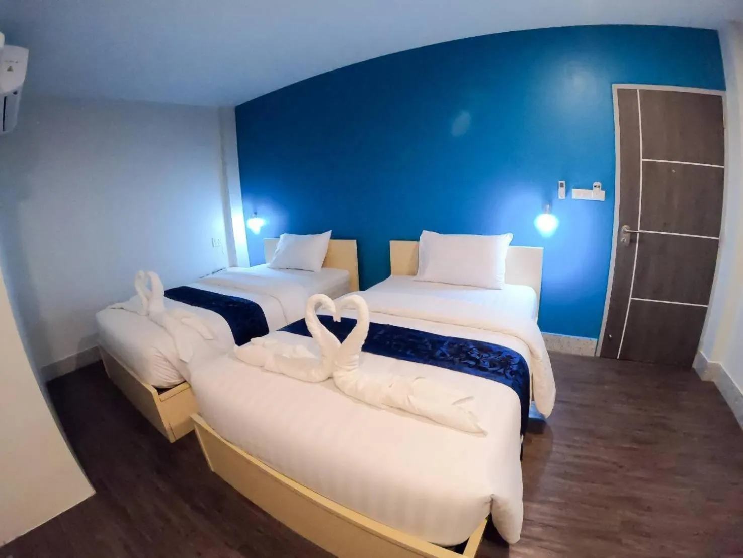 Bed in Thap Sakae Hotel