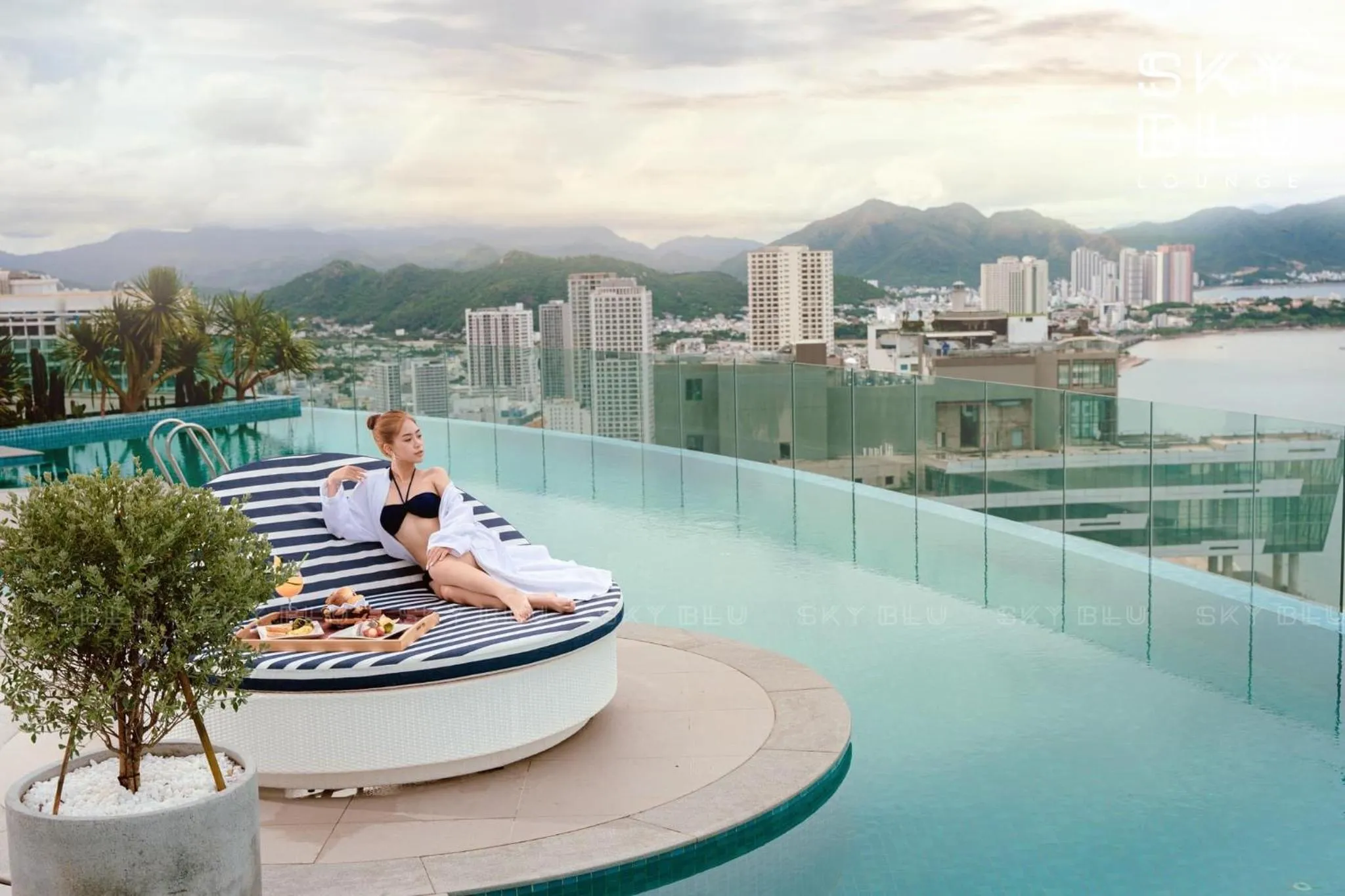 Guests in Homie Panorama Beachfront Residences Nha Trang