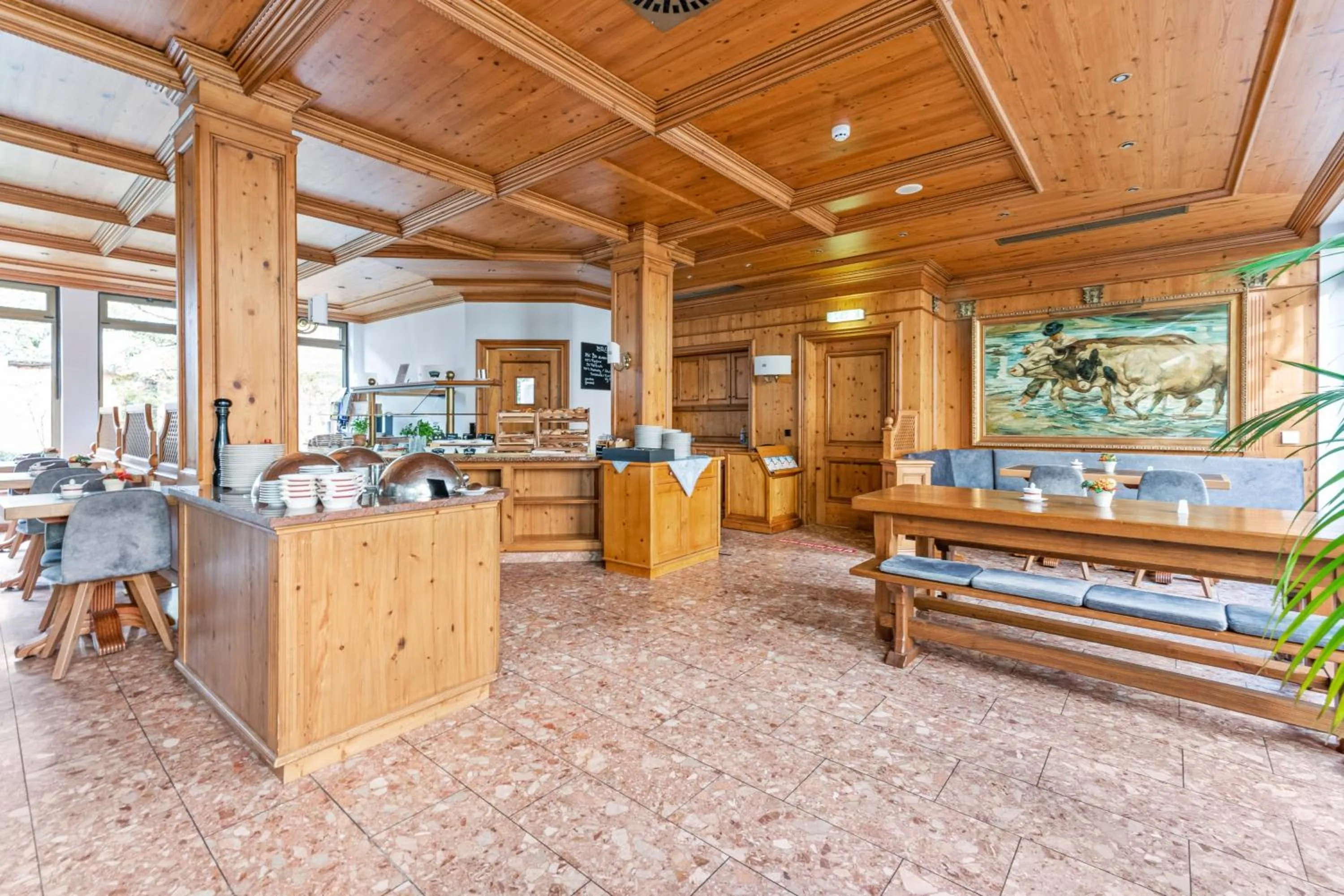 Buffet breakfast in King's Hotel Center Superior