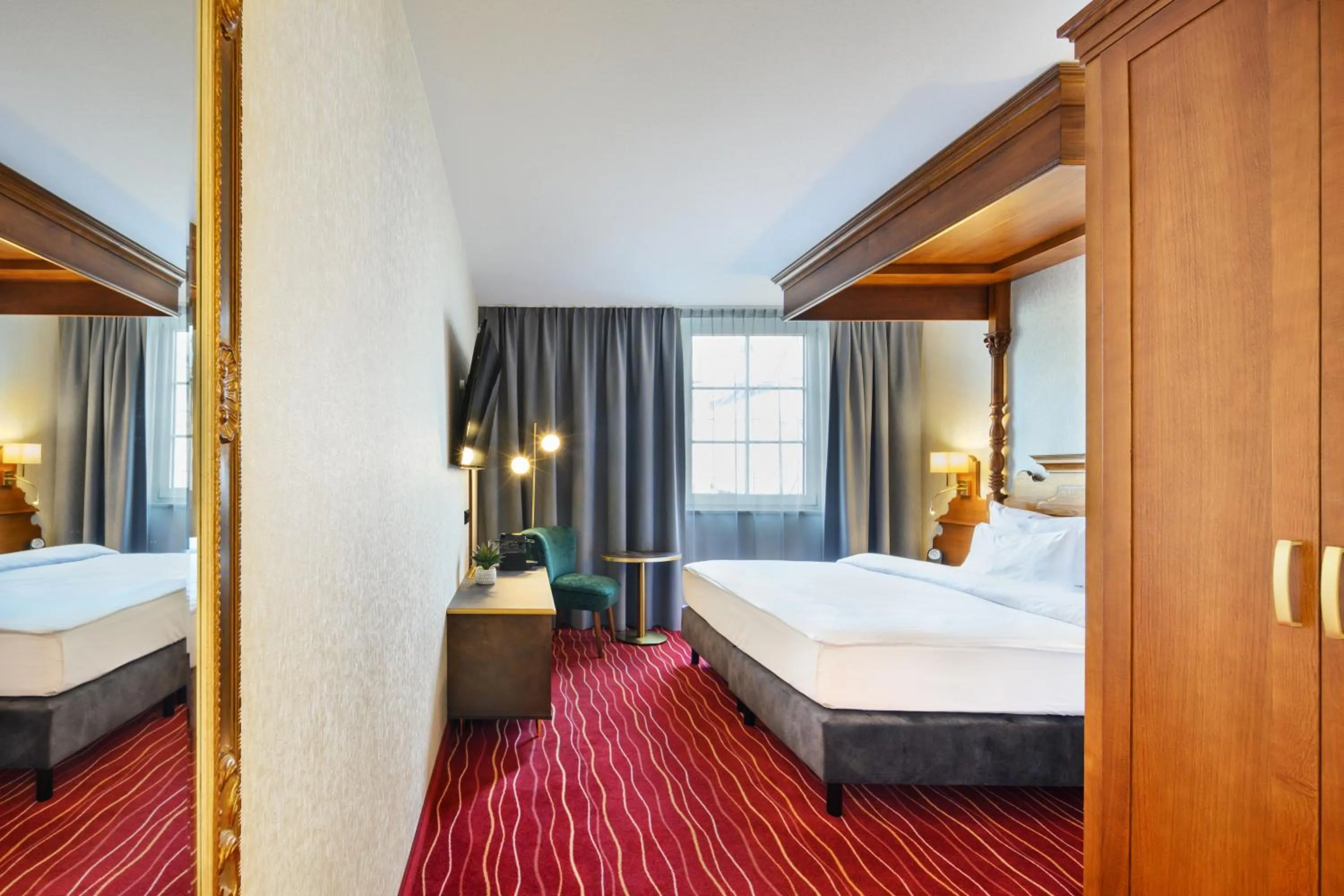 Bedroom, Bed in KING's Hotel First