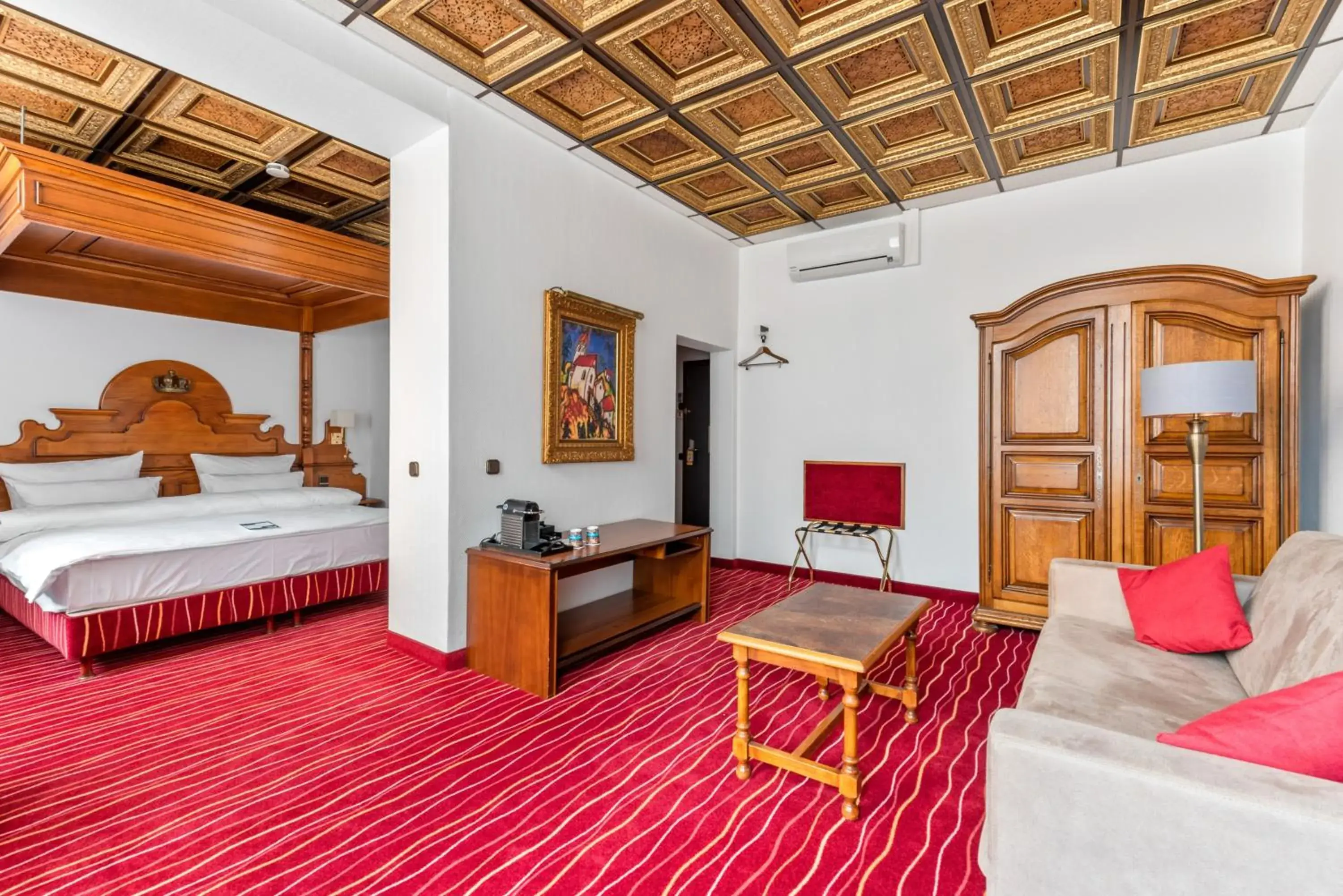 Superior Family Room in KING's Hotel First Superior Family Room in KING's Hotel First