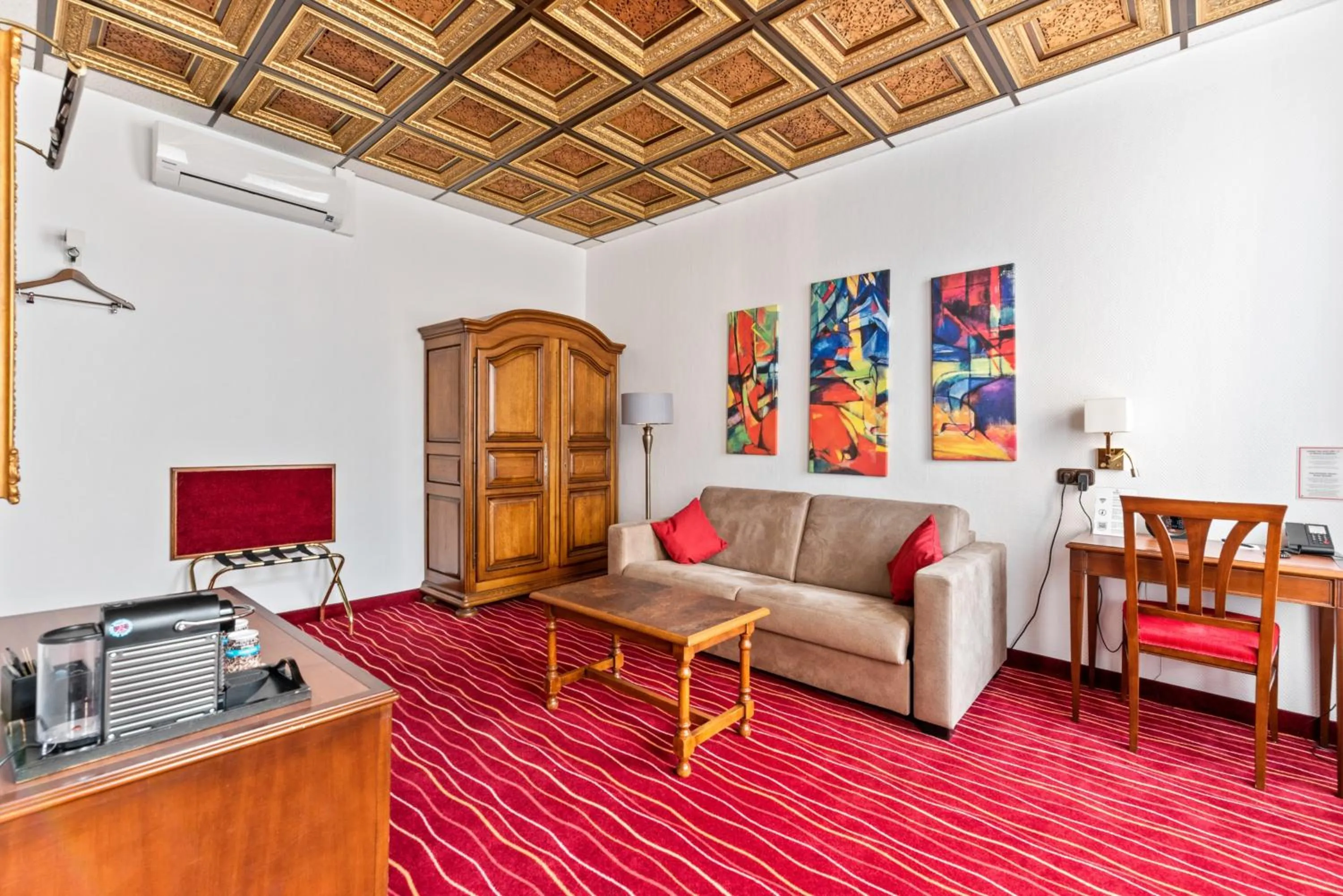 Living room in KING's Hotel First