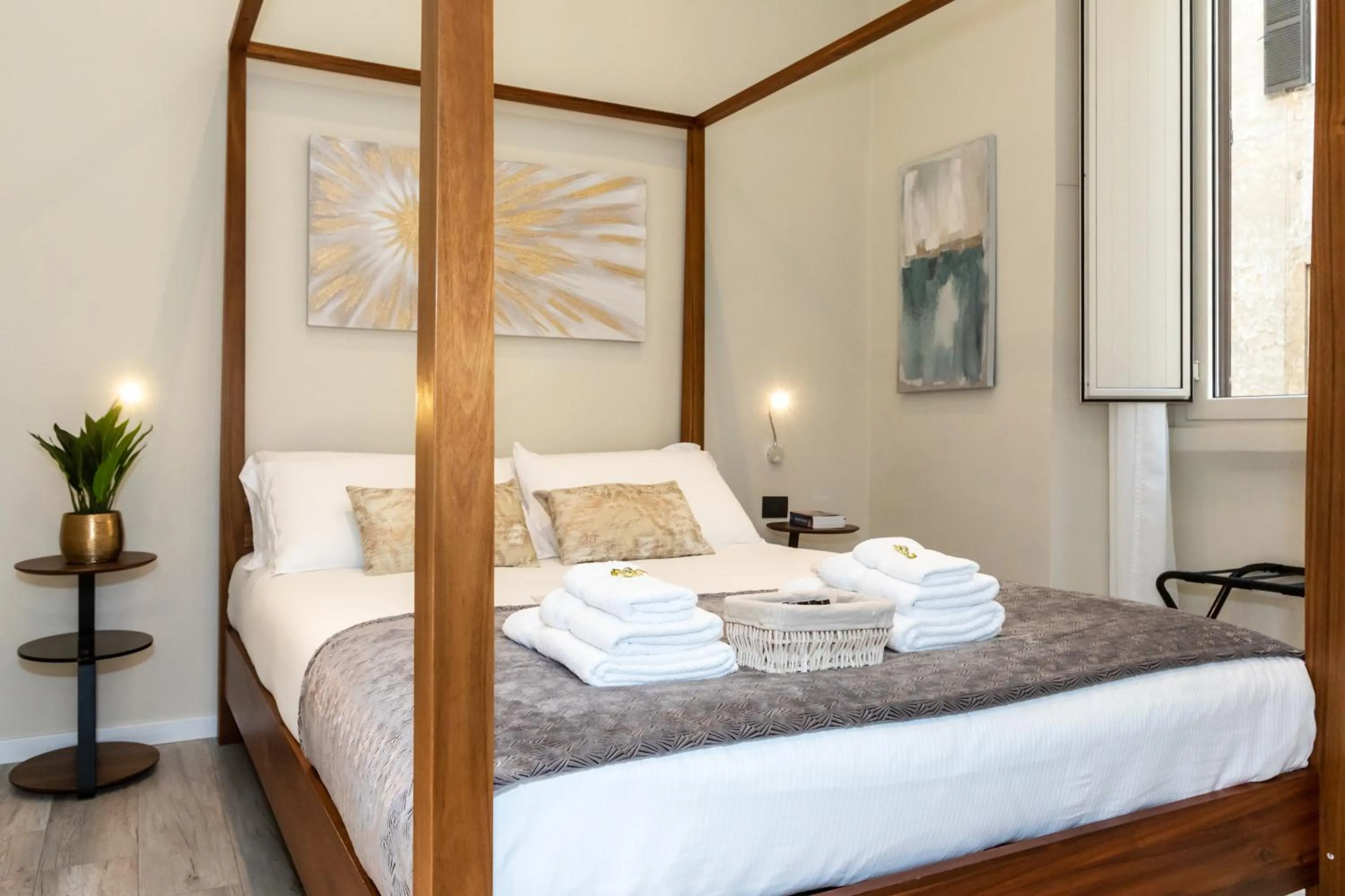 Bedroom, Bed in Suites 44 - Guesthouse close to Vaticano, San Pietro, Castel Sant'angelo