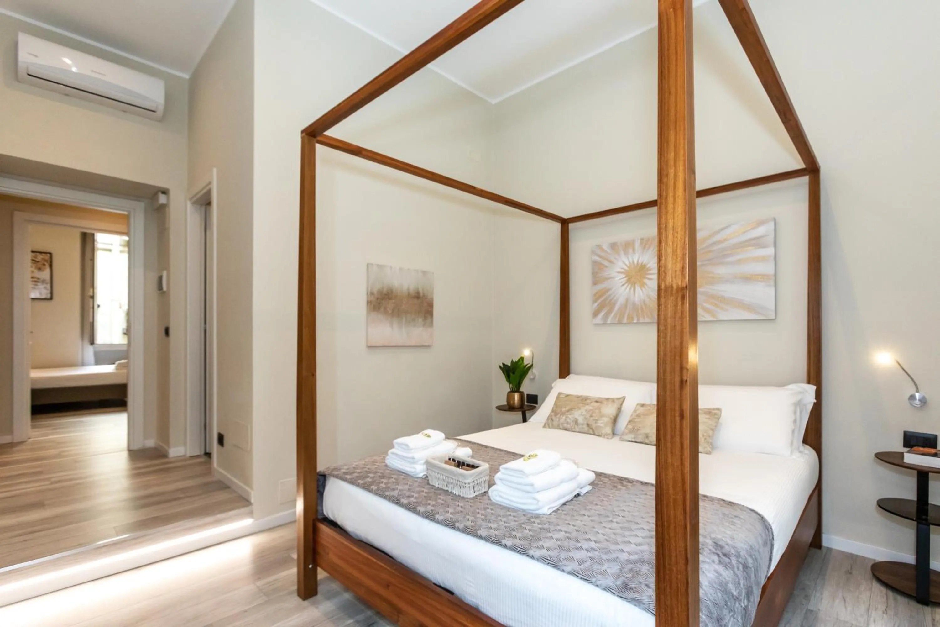 Bedroom, Bed in Suites 44 - Guesthouse close to Vaticano, San Pietro, Castel Sant'angelo