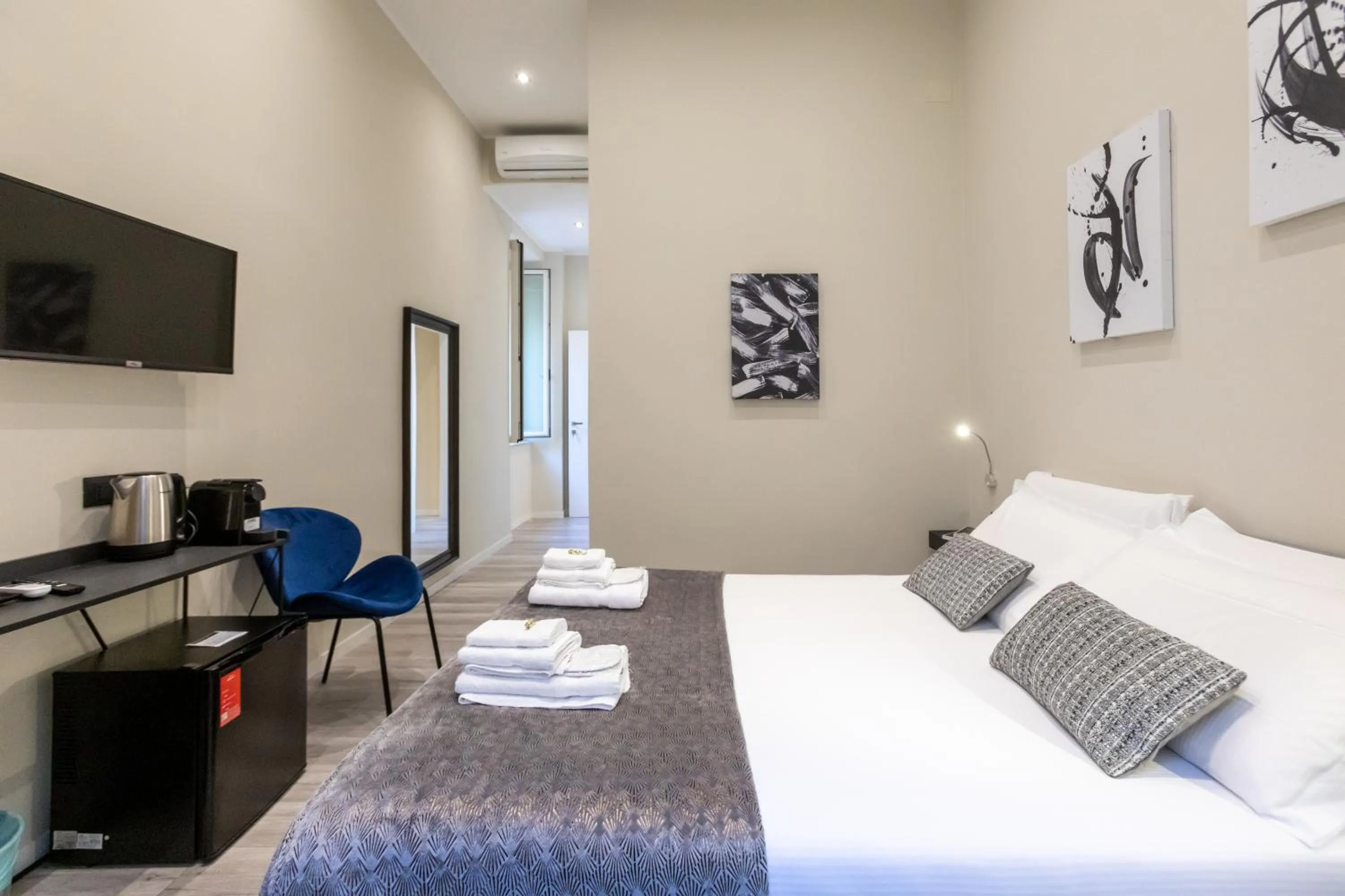 Bed in Suites 44 - Guesthouse close to Vaticano, San Pietro, Castel Sant'angelo