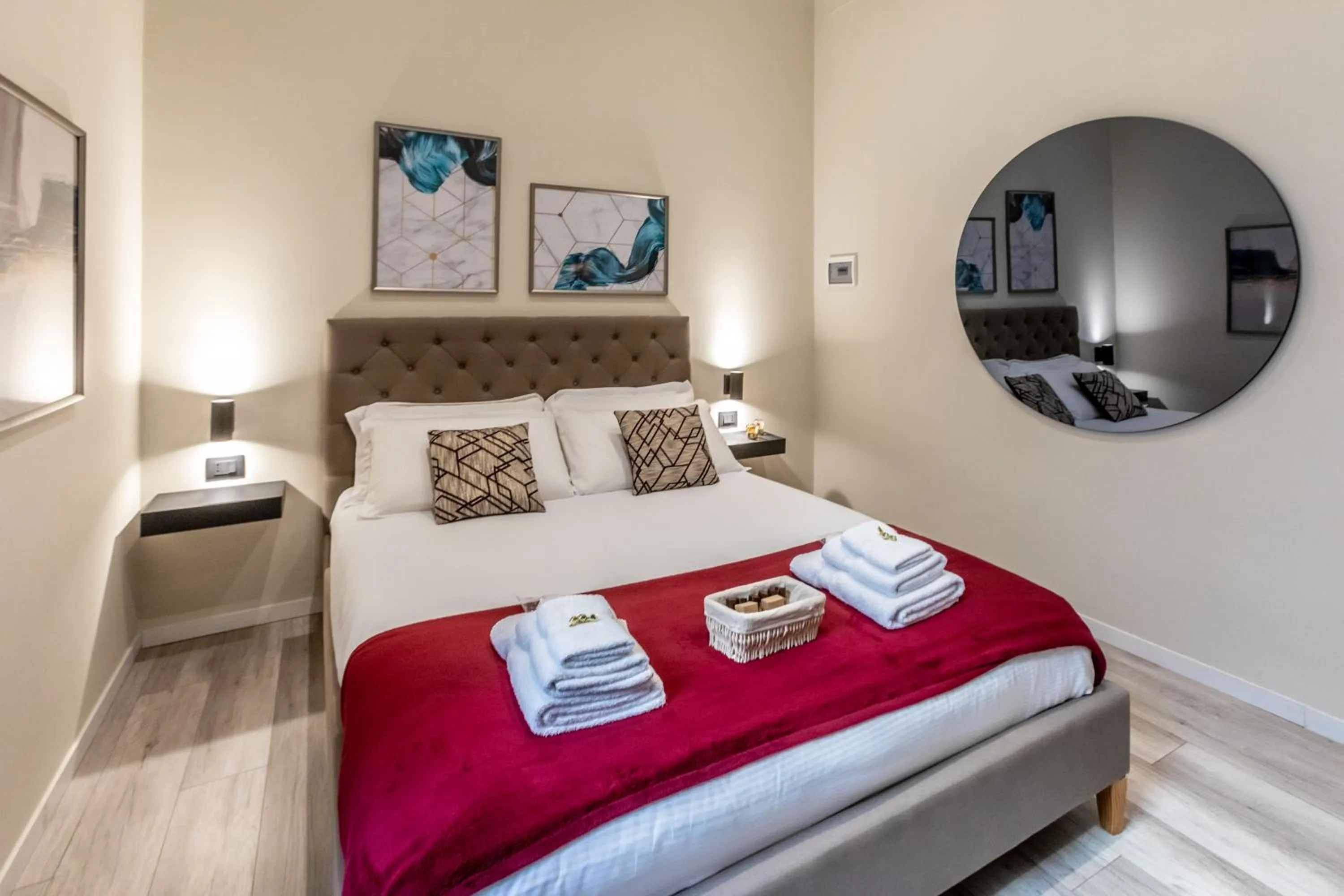 Bedroom, Bed in Suites 44 - Guesthouse close to Vaticano, San Pietro, Castel Sant'angelo