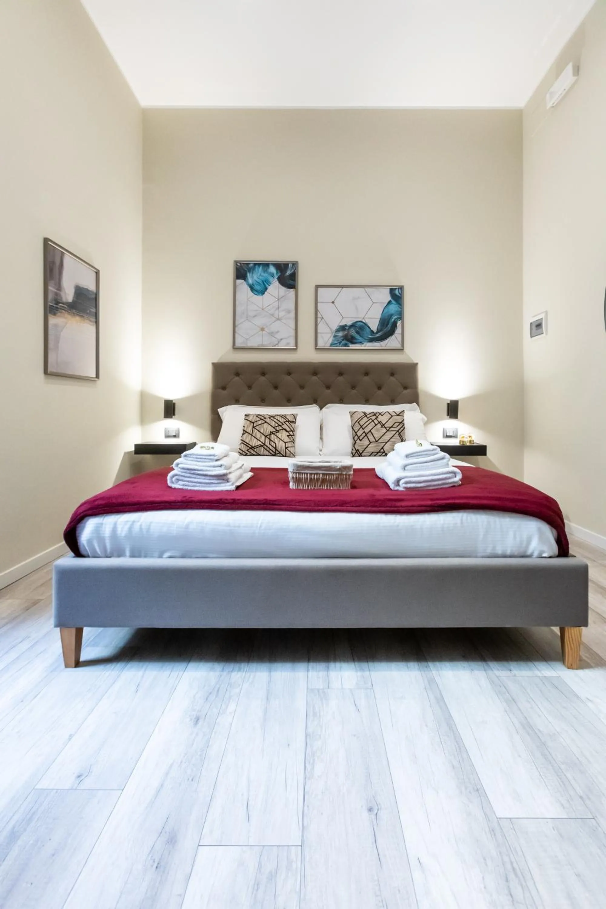 Bedroom, Bed in Suites 44 - Guesthouse close to Vaticano, San Pietro, Castel Sant'angelo