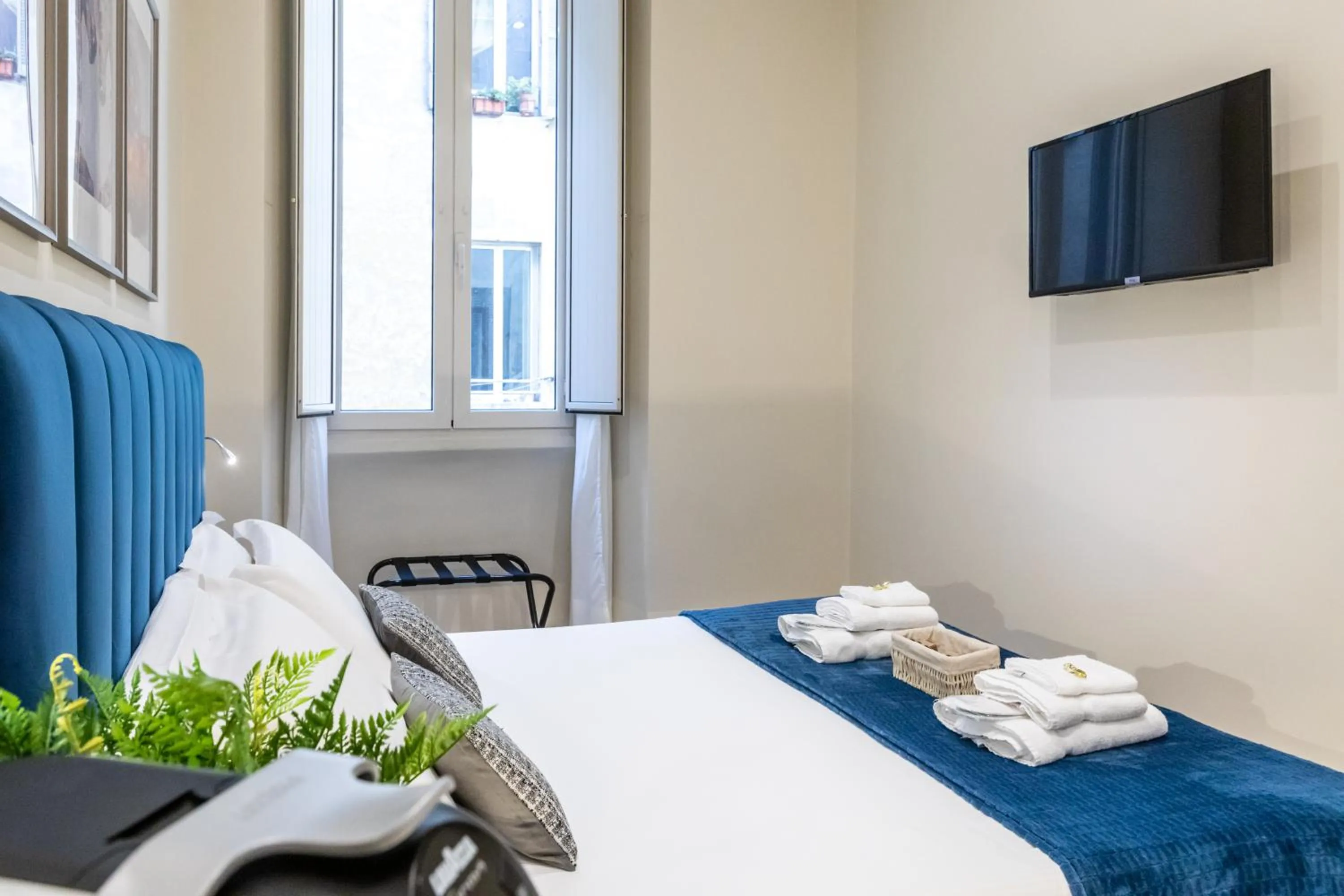 Bedroom, Bed in Suites 44 - Guesthouse close to Vaticano, San Pietro, Castel Sant'angelo