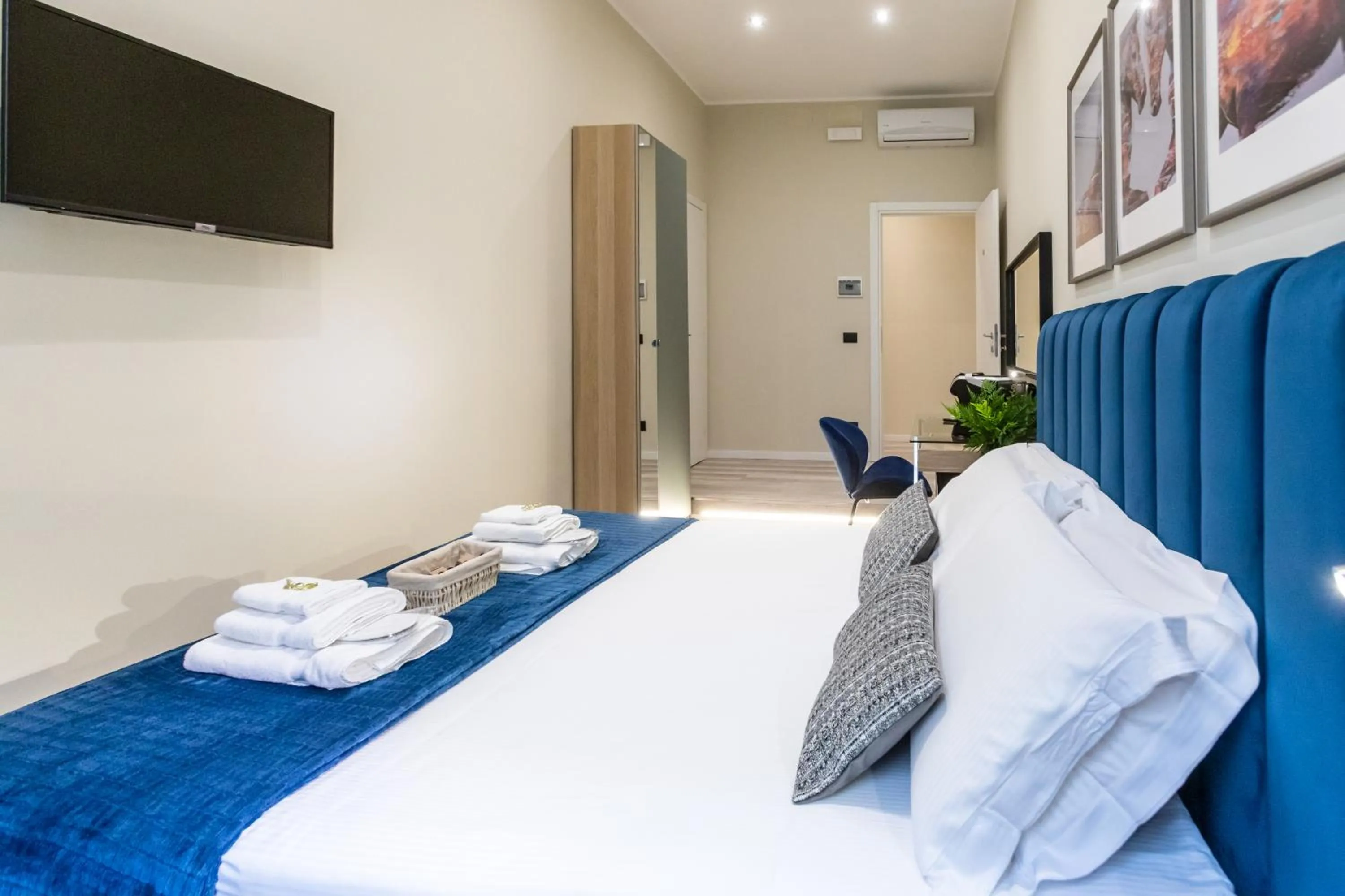 Bed in Suites 44 - Guesthouse close to Vaticano, San Pietro, Castel Sant'angelo