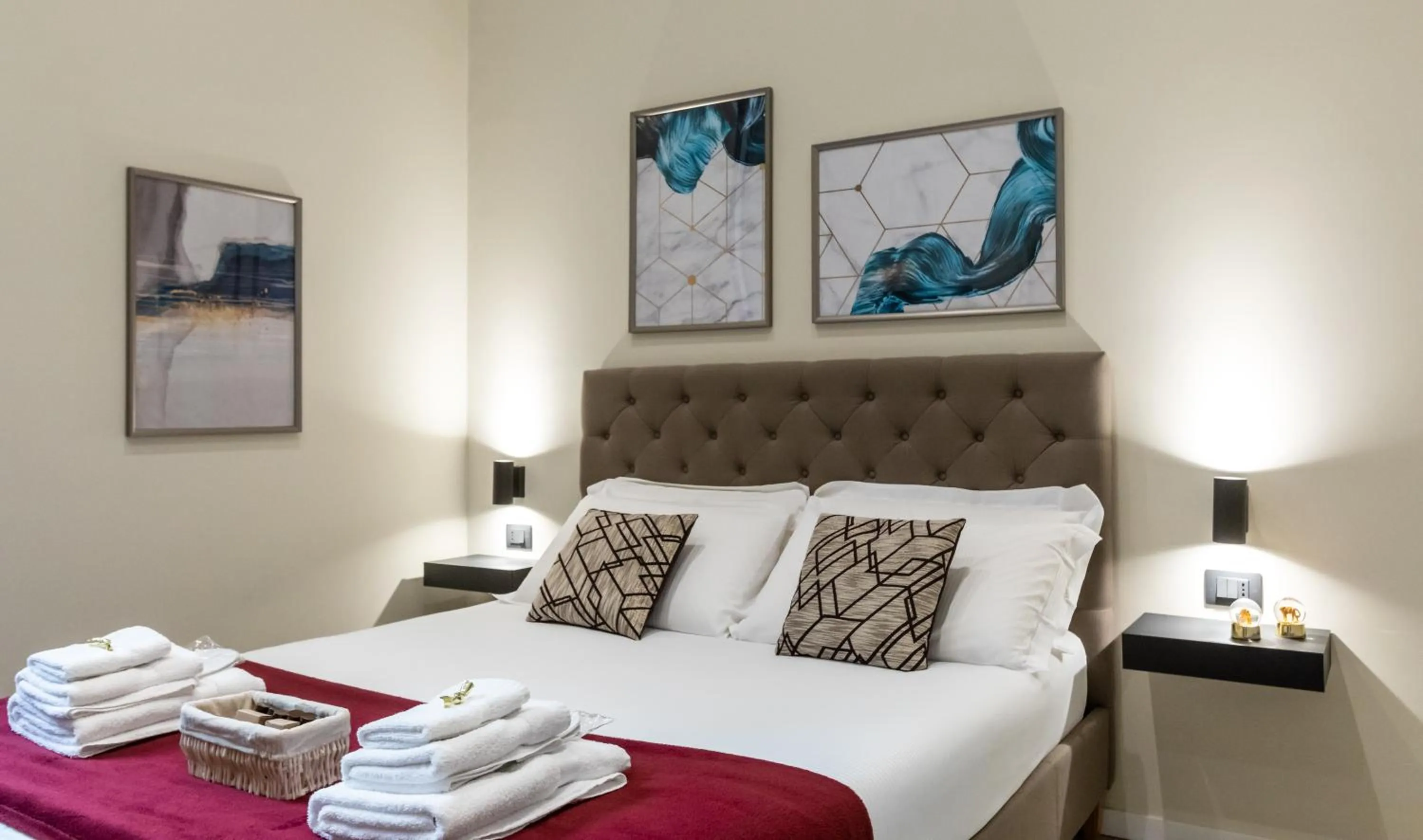 Bed in Suites 44 - Guesthouse close to Vaticano, San Pietro, Castel Sant'angelo