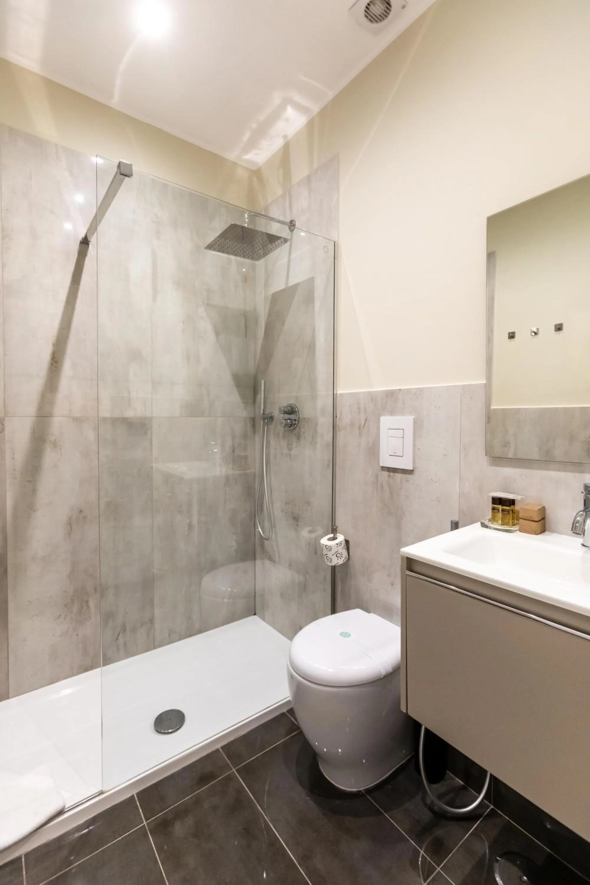 Bathroom in Suites 44 - Guesthouse close to Vaticano, San Pietro, Castel Sant'angelo