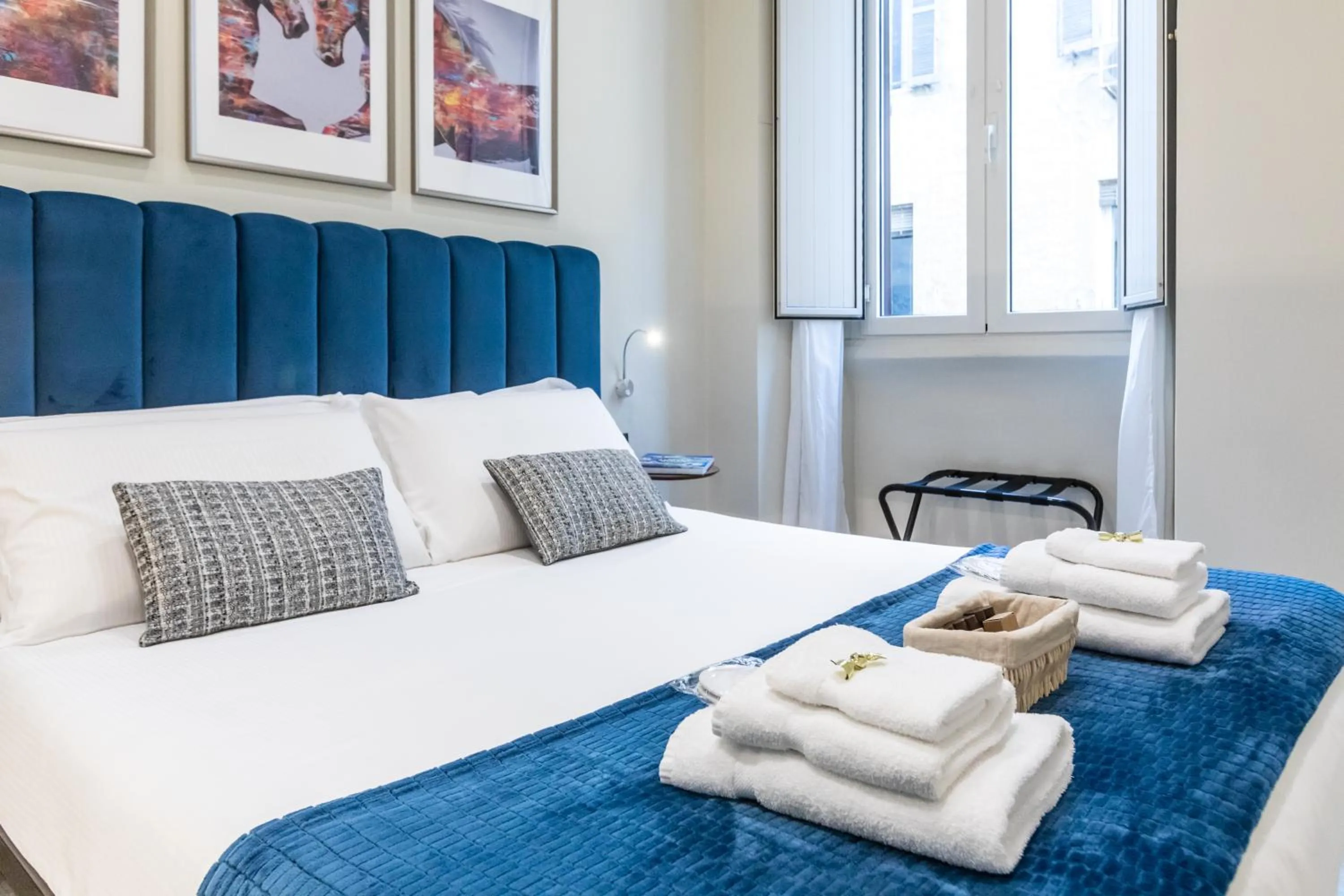 Bed in Suites 44 - Guesthouse close to Vaticano, San Pietro, Castel Sant'angelo