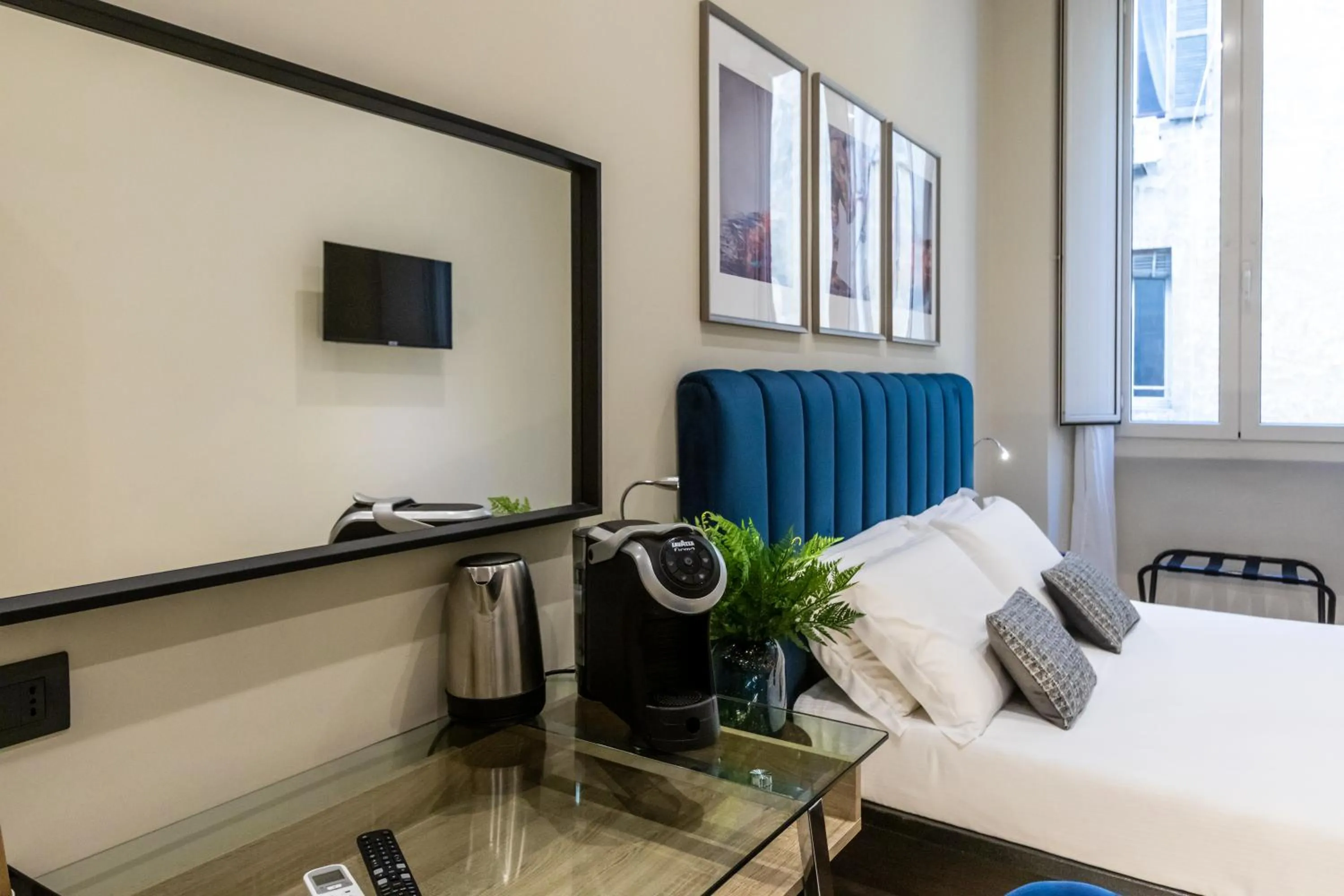 Coffee/tea facilities, Bed in Suites 44 - Guesthouse close to Vaticano, San Pietro, Castel Sant'angelo