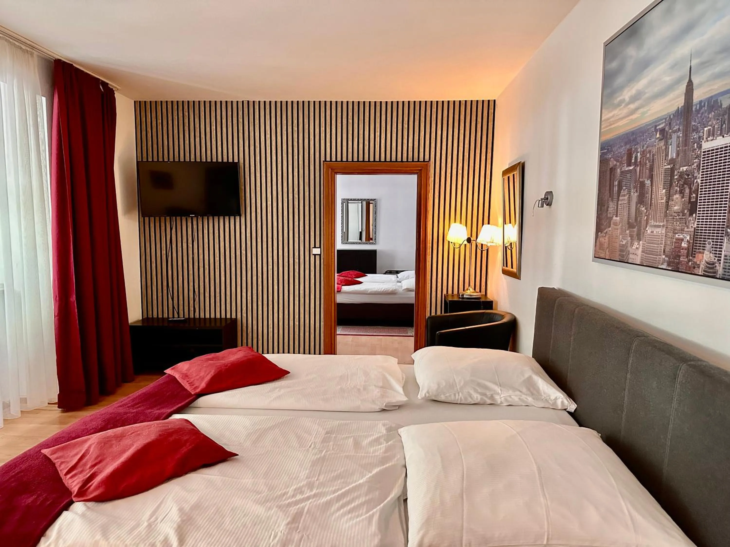 TV and multimedia, Bed in Altstadthotel Hayk am Rhein