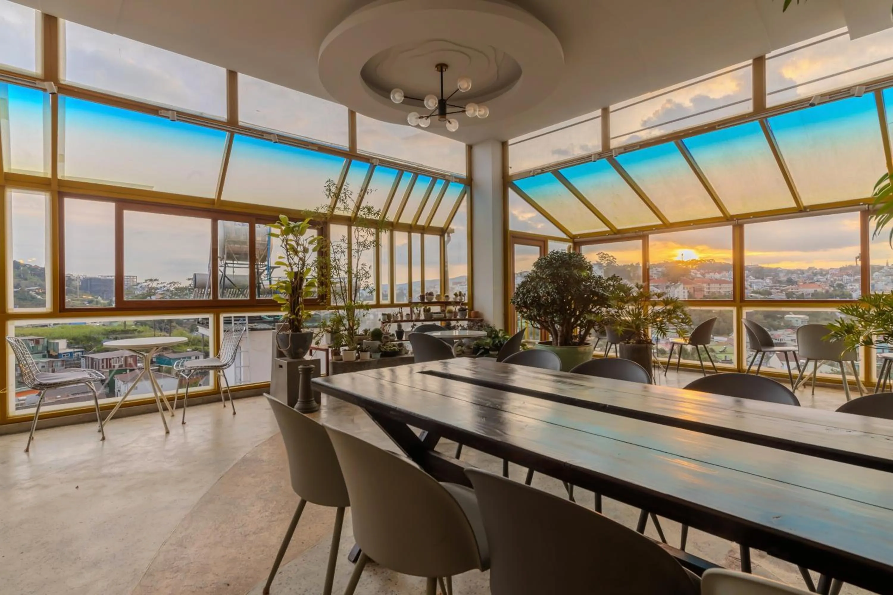 Dining area in Casanova Dalat Hotel