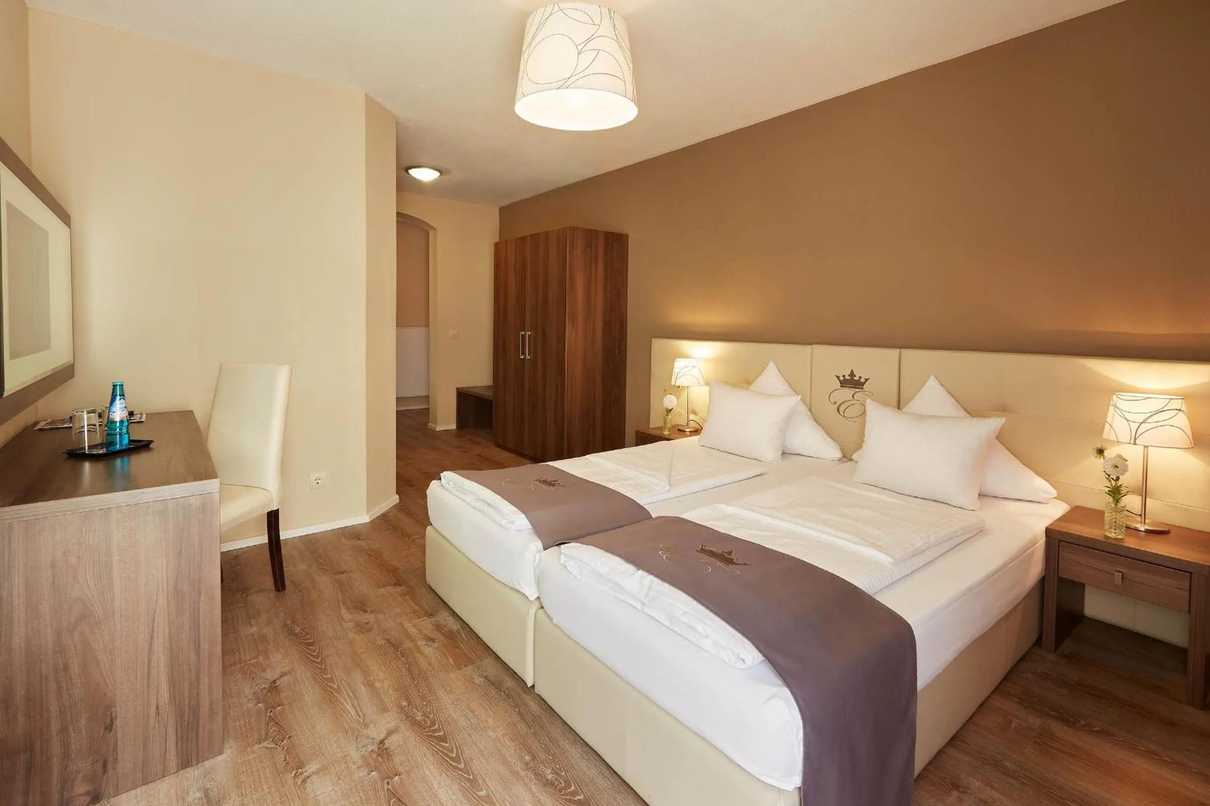 Photo of the whole room, Bed in Empress Boutique Hotel