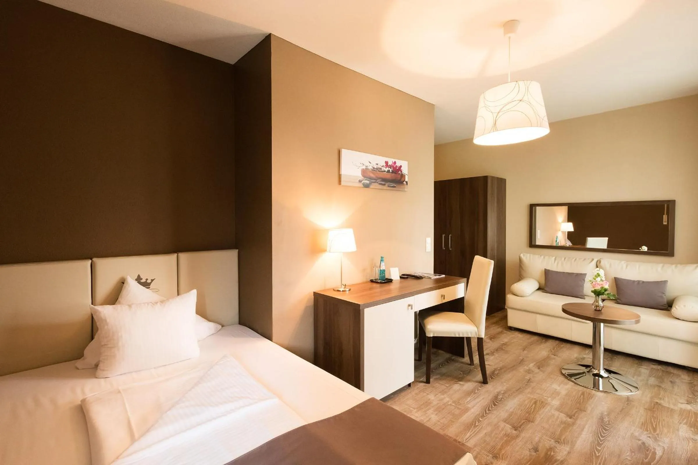 Shower, Bed in Empress Boutique Hotel