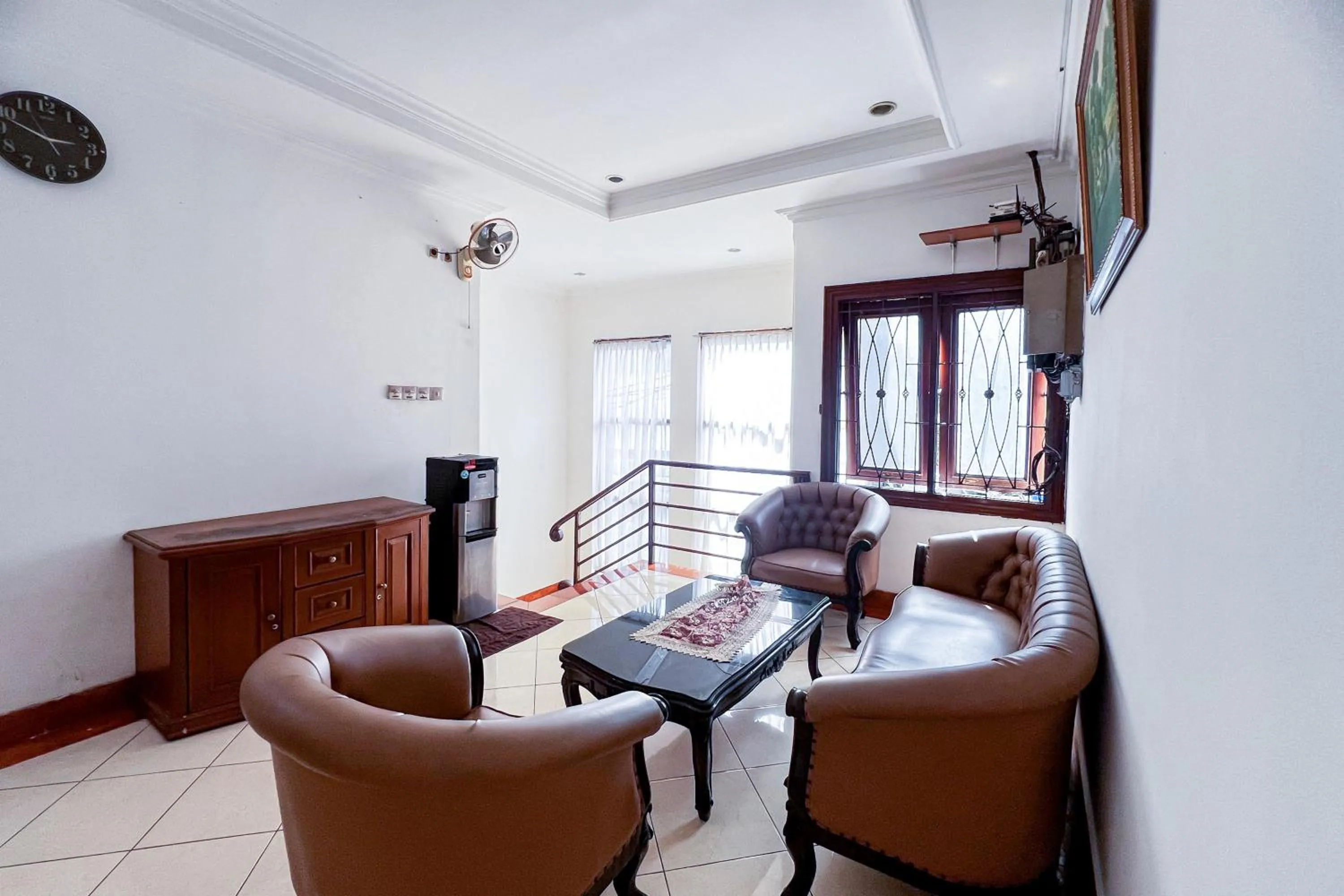 Seating area in House Of Livina Mitra RedDoorz